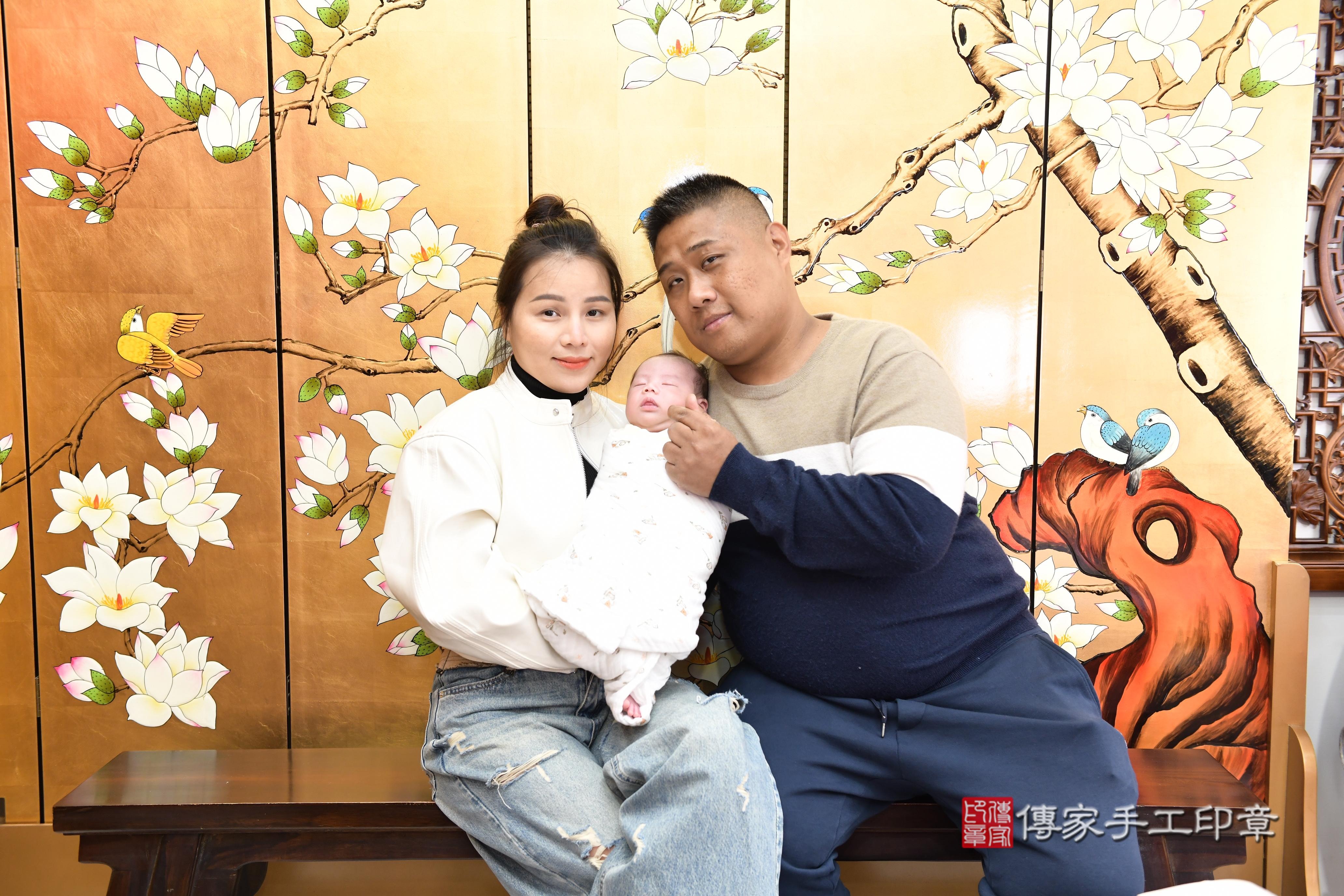 傳家手工印章台南店、抓周、度脺、中國風會場、傳家嬰兒古禮、吉祥話、抓周道具物品24種、拍照。抓周證書。寶寶抓周、滿周歲、生日快樂、祝福