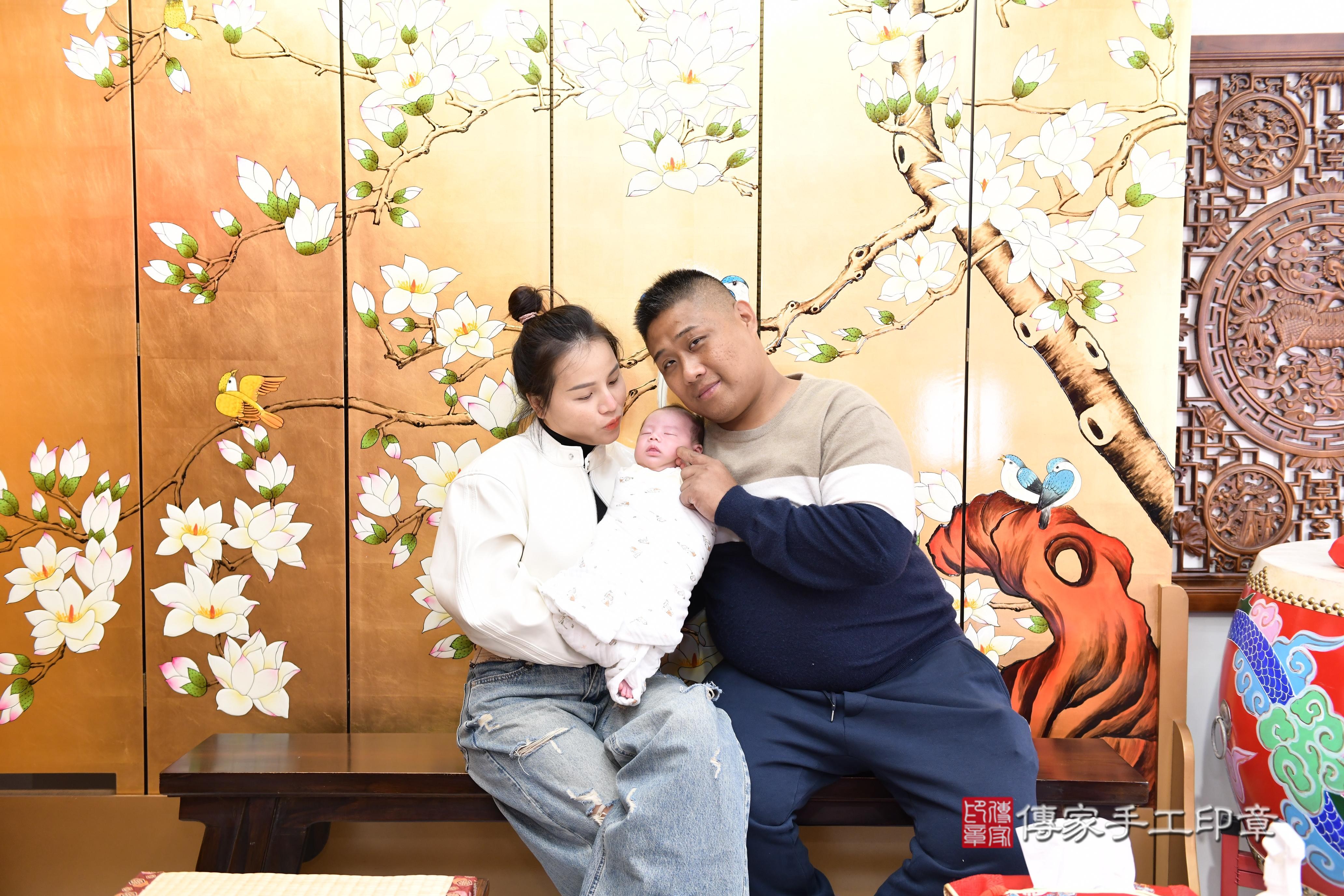 傳家手工印章台南店、抓周、度脺、中國風會場、傳家嬰兒古禮、吉祥話、抓周道具物品24種、拍照。抓周證書。寶寶抓周、滿周歲、生日快樂、祝福