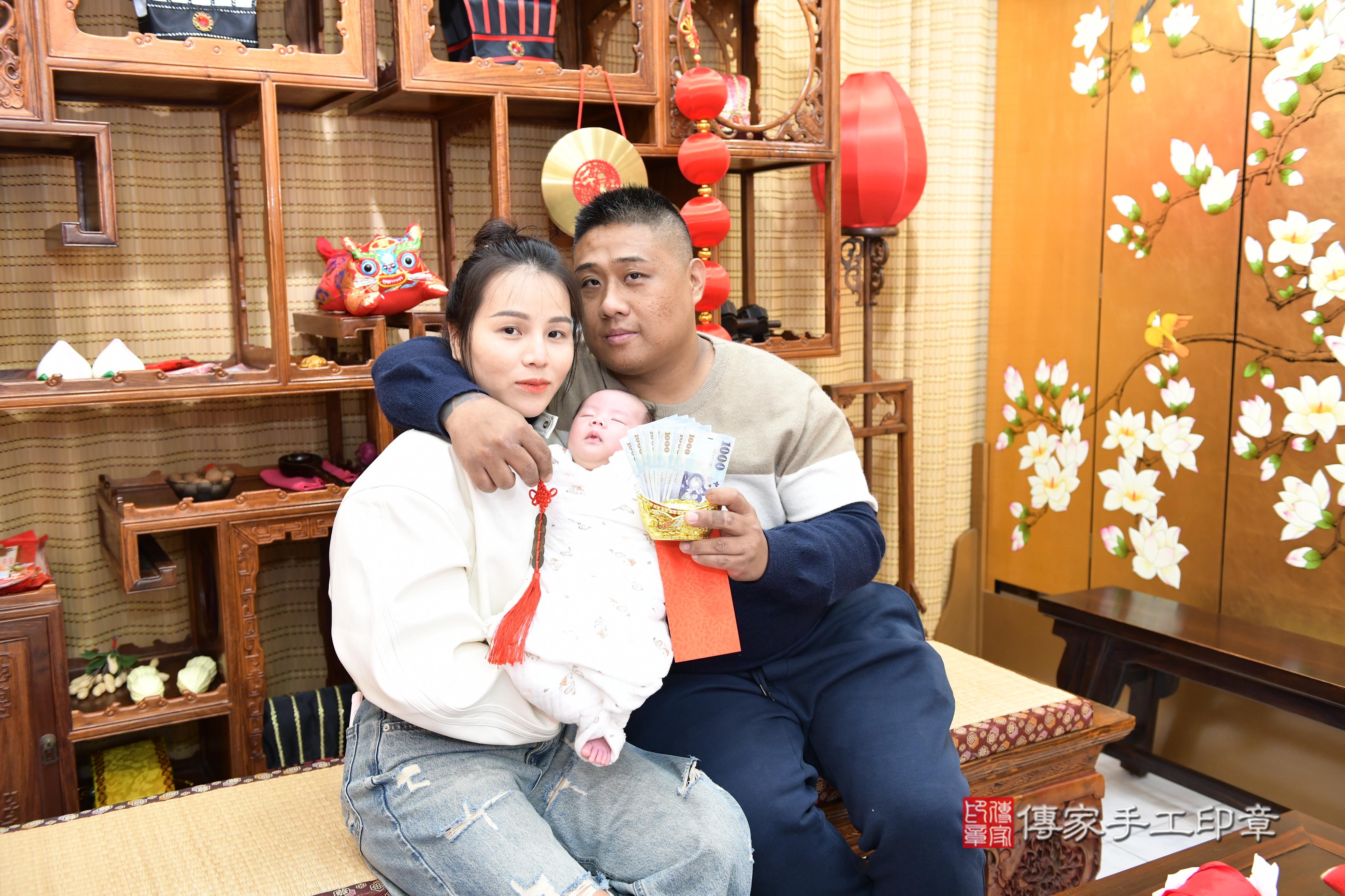 傳家手工印章台南店、抓周、度脺、中國風會場、傳家嬰兒古禮、吉祥話、抓周道具物品24種、拍照。抓周證書。寶寶抓周、滿周歲、生日快樂、祝福