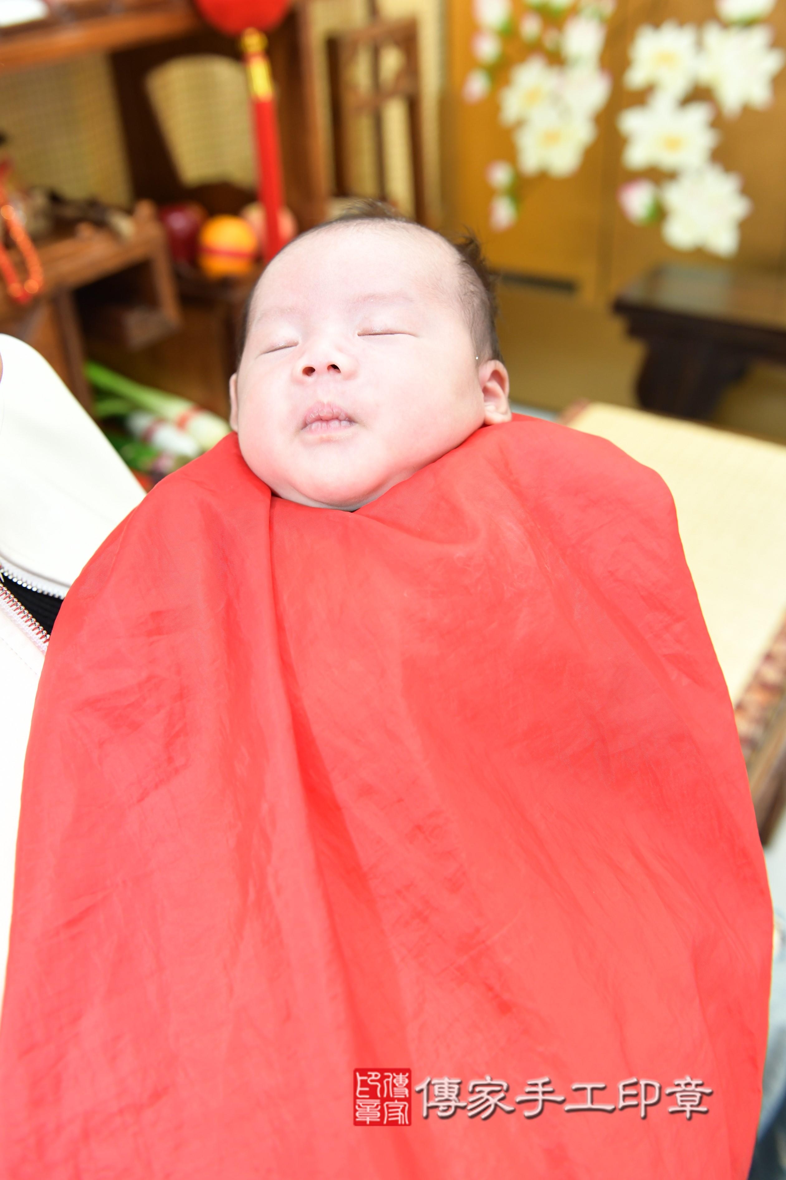 傳家手工印章台南店、抓周、度脺、中國風會場、傳家嬰兒古禮、吉祥話、抓周道具物品24種、拍照。抓周證書。寶寶抓周、滿周歲、生日快樂、祝福