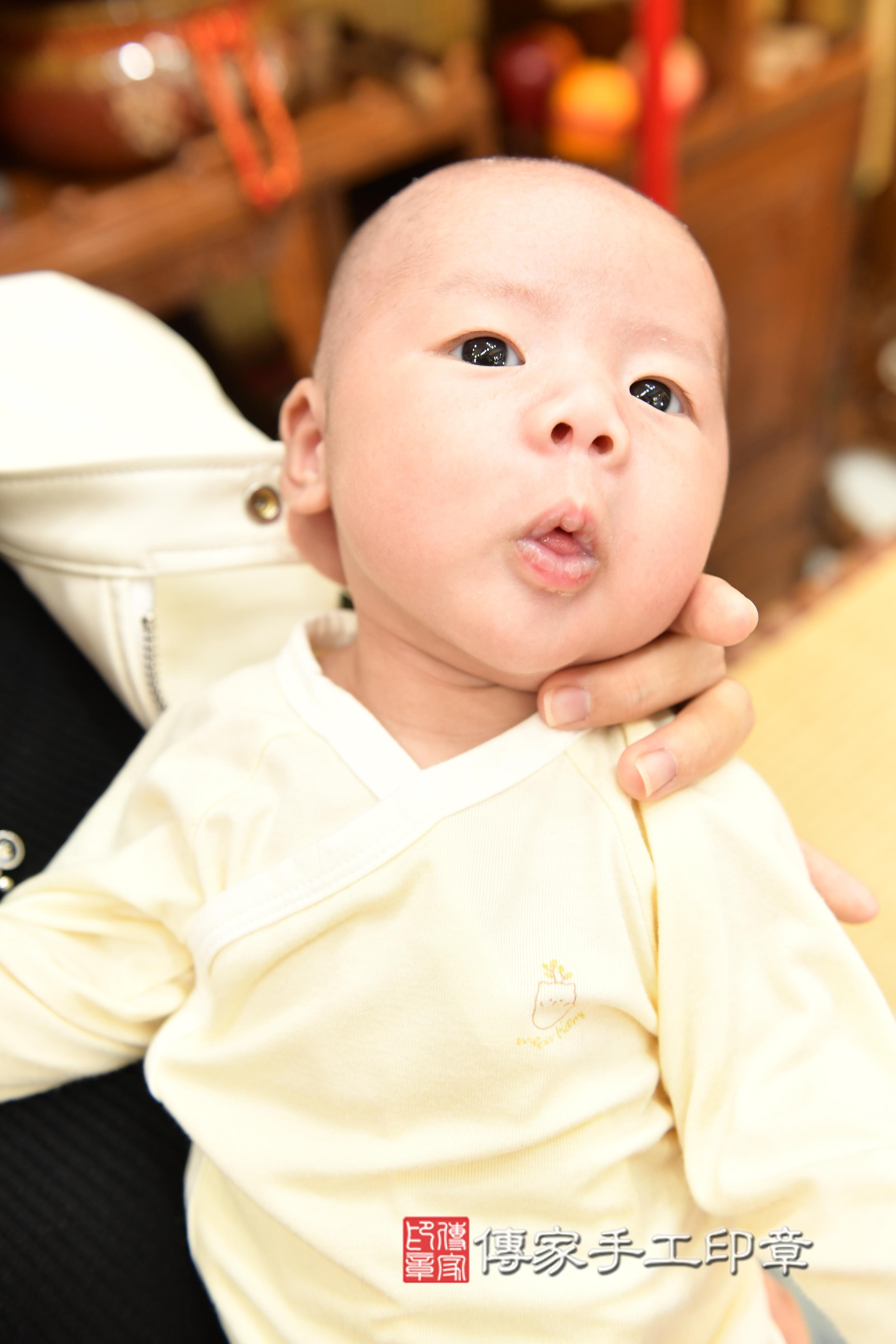 傳家手工印章台南店、抓周、度脺、中國風會場、傳家嬰兒古禮、吉祥話、抓周道具物品24種、拍照。抓周證書。寶寶抓周、滿周歲、生日快樂、祝福