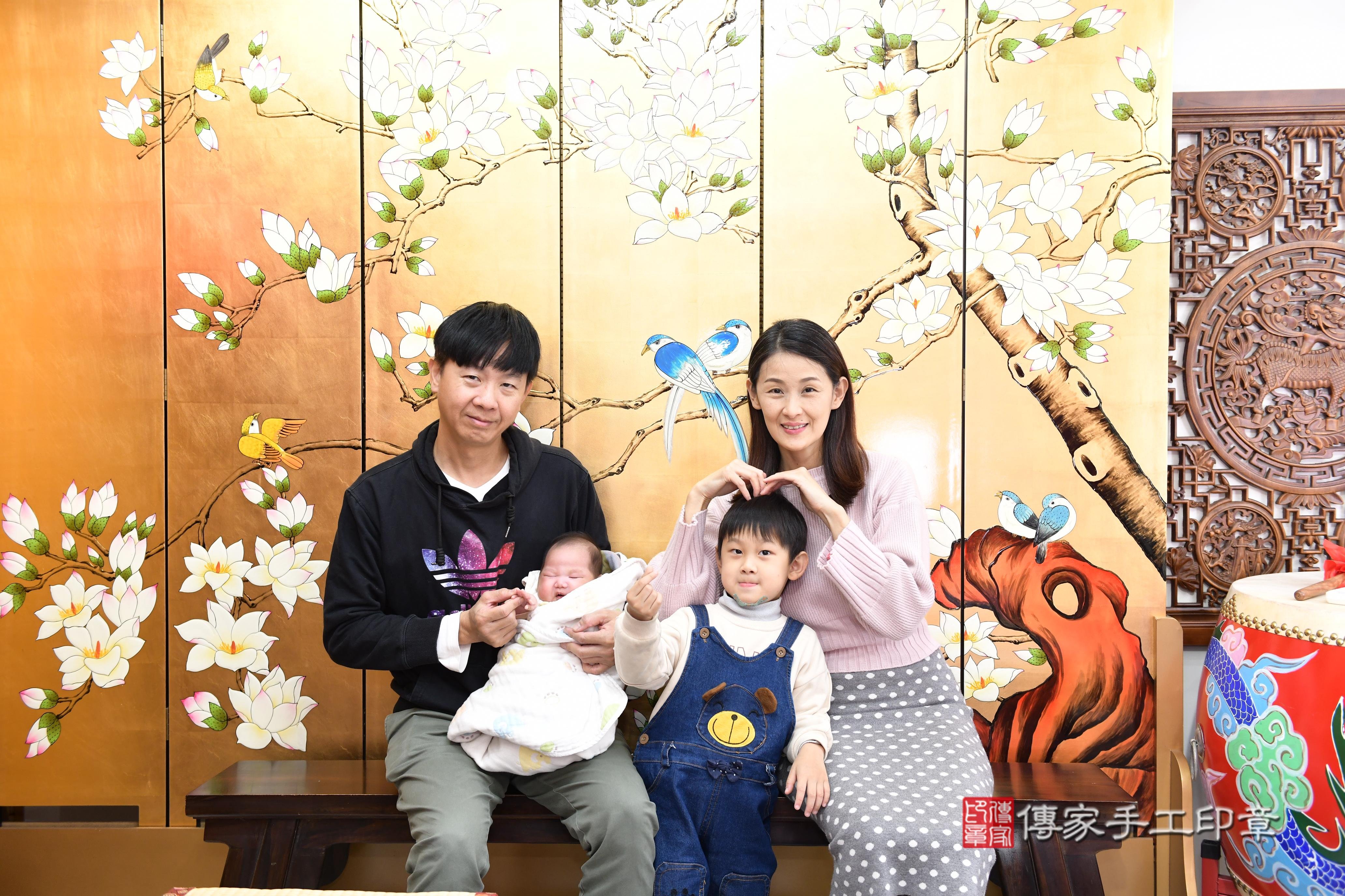 傳家手工印章台南店、抓周、度脺、中國風會場、傳家嬰兒古禮、吉祥話、抓周道具物品24種、拍照。抓周證書。寶寶抓周、滿周歲、生日快樂、祝福