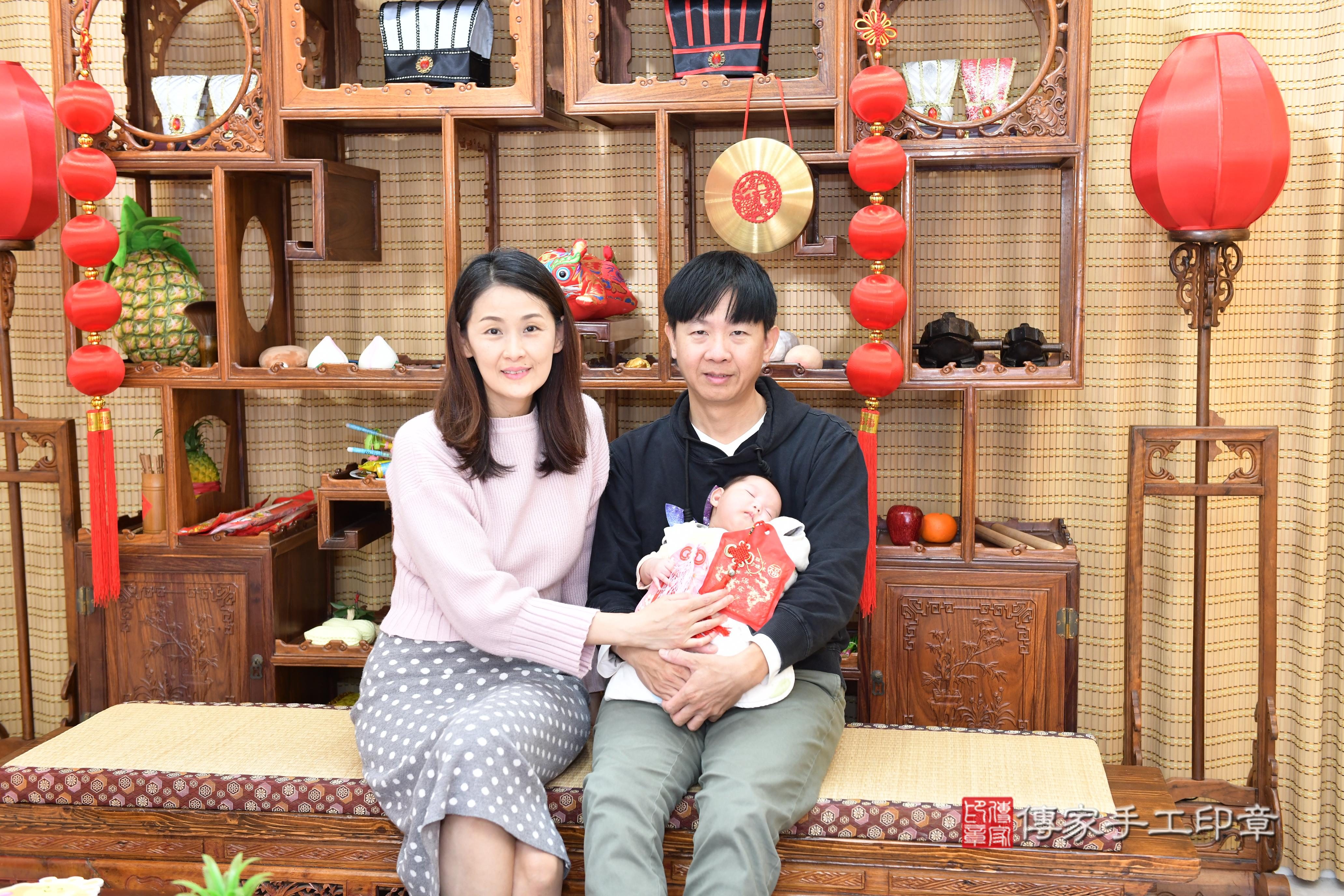 傳家手工印章台南店、抓周、度脺、中國風會場、傳家嬰兒古禮、吉祥話、抓周道具物品24種、拍照。抓周證書。寶寶抓周、滿周歲、生日快樂、祝福