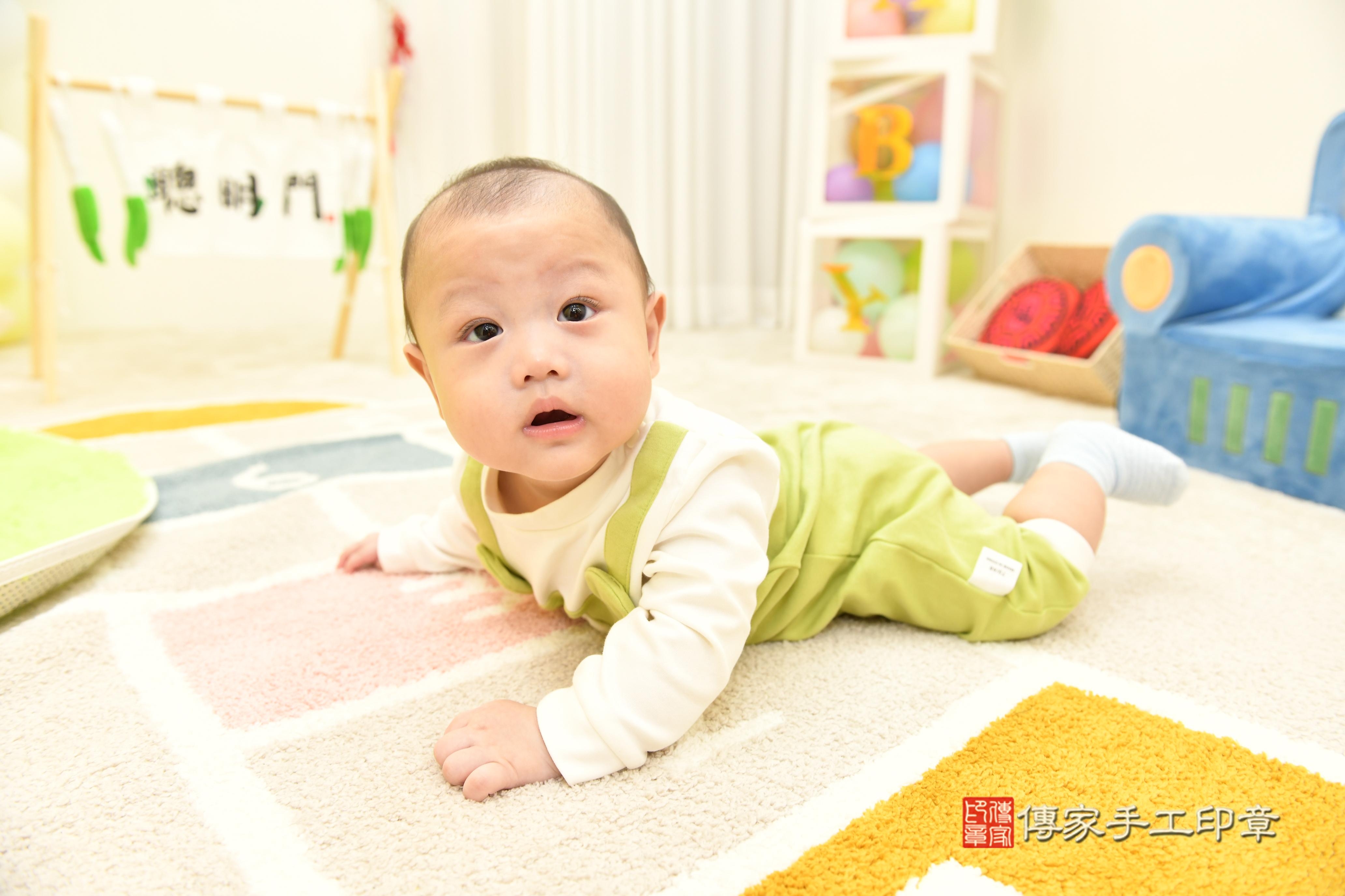 傳家手工印章台南店、抓周、度脺、中國風會場、傳家嬰兒古禮、吉祥話、抓周道具物品24種、拍照。抓周證書。寶寶抓周、滿周歲、生日快樂、祝福