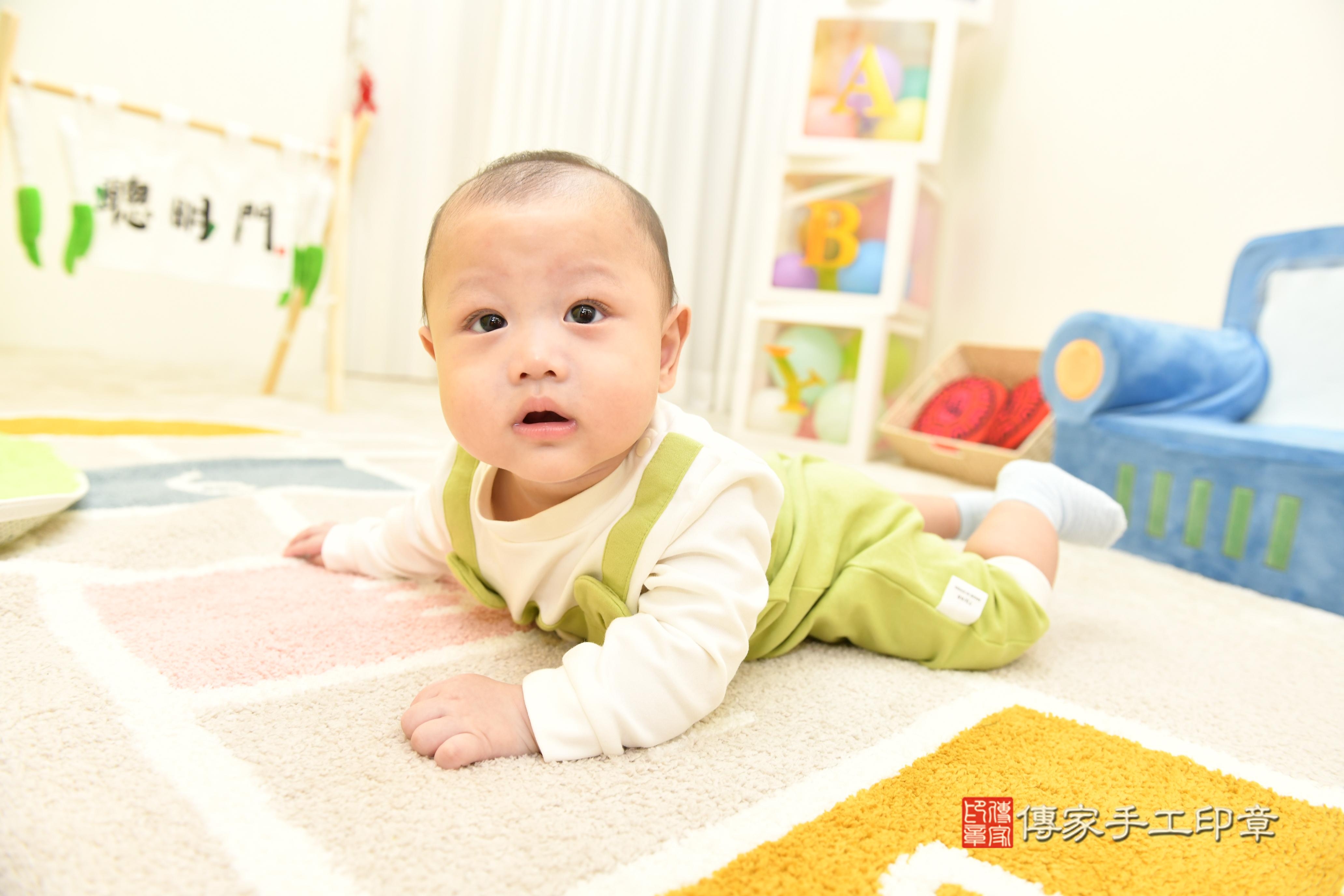 傳家手工印章台南店、抓周、度脺、中國風會場、傳家嬰兒古禮、吉祥話、抓周道具物品24種、拍照。抓周證書。寶寶抓周、滿周歲、生日快樂、祝福