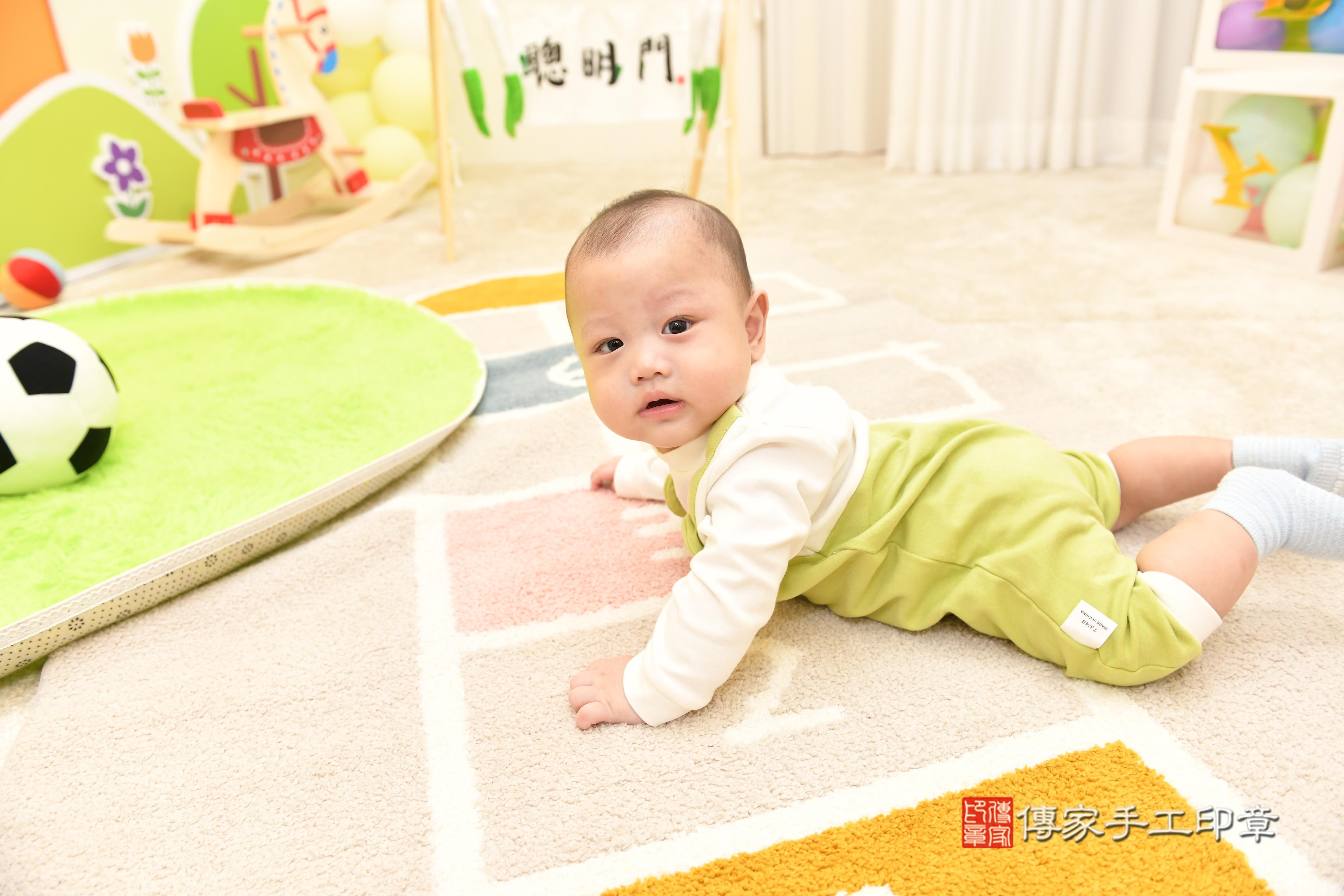 傳家手工印章台南店、抓周、度脺、中國風會場、傳家嬰兒古禮、吉祥話、抓周道具物品24種、拍照。抓周證書。寶寶抓周、滿周歲、生日快樂、祝福