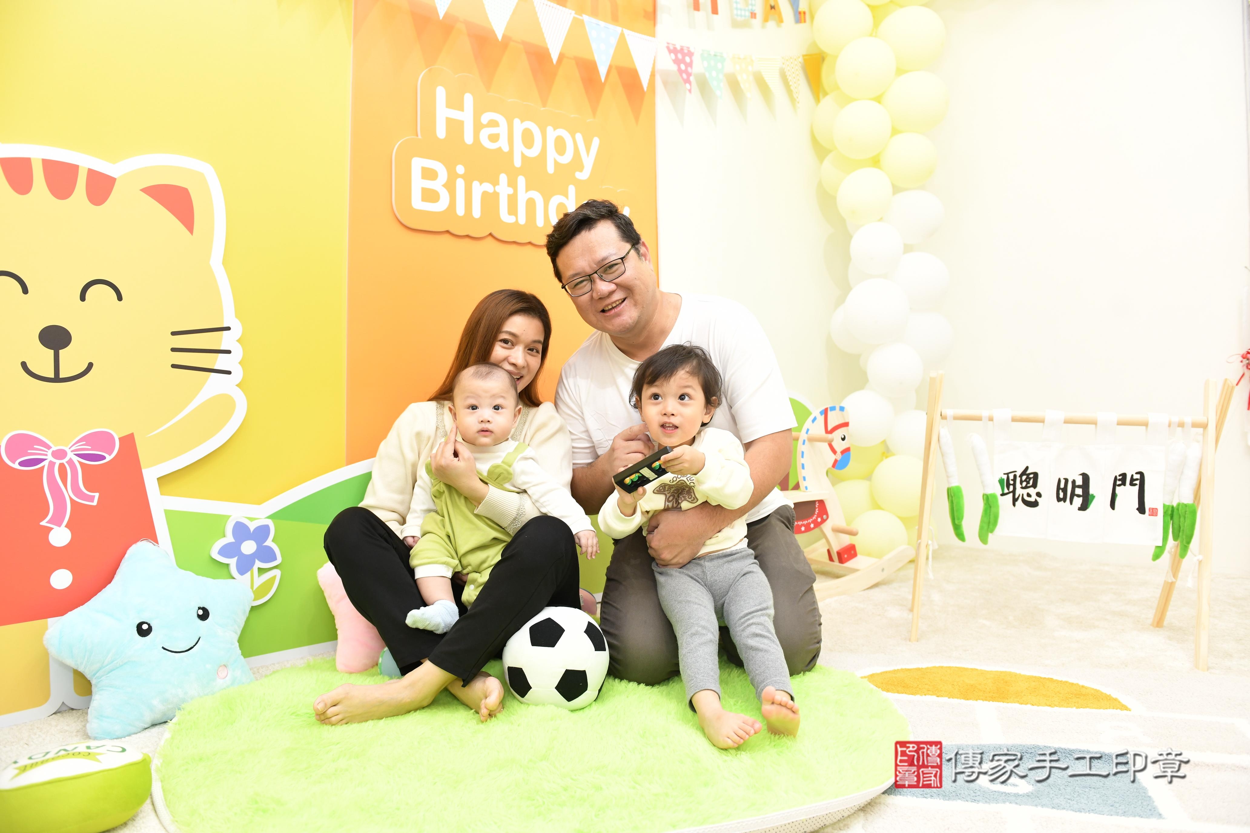 傳家手工印章台南店、抓周、度脺、中國風會場、傳家嬰兒古禮、吉祥話、抓周道具物品24種、拍照。抓周證書。寶寶抓周、滿周歲、生日快樂、祝福