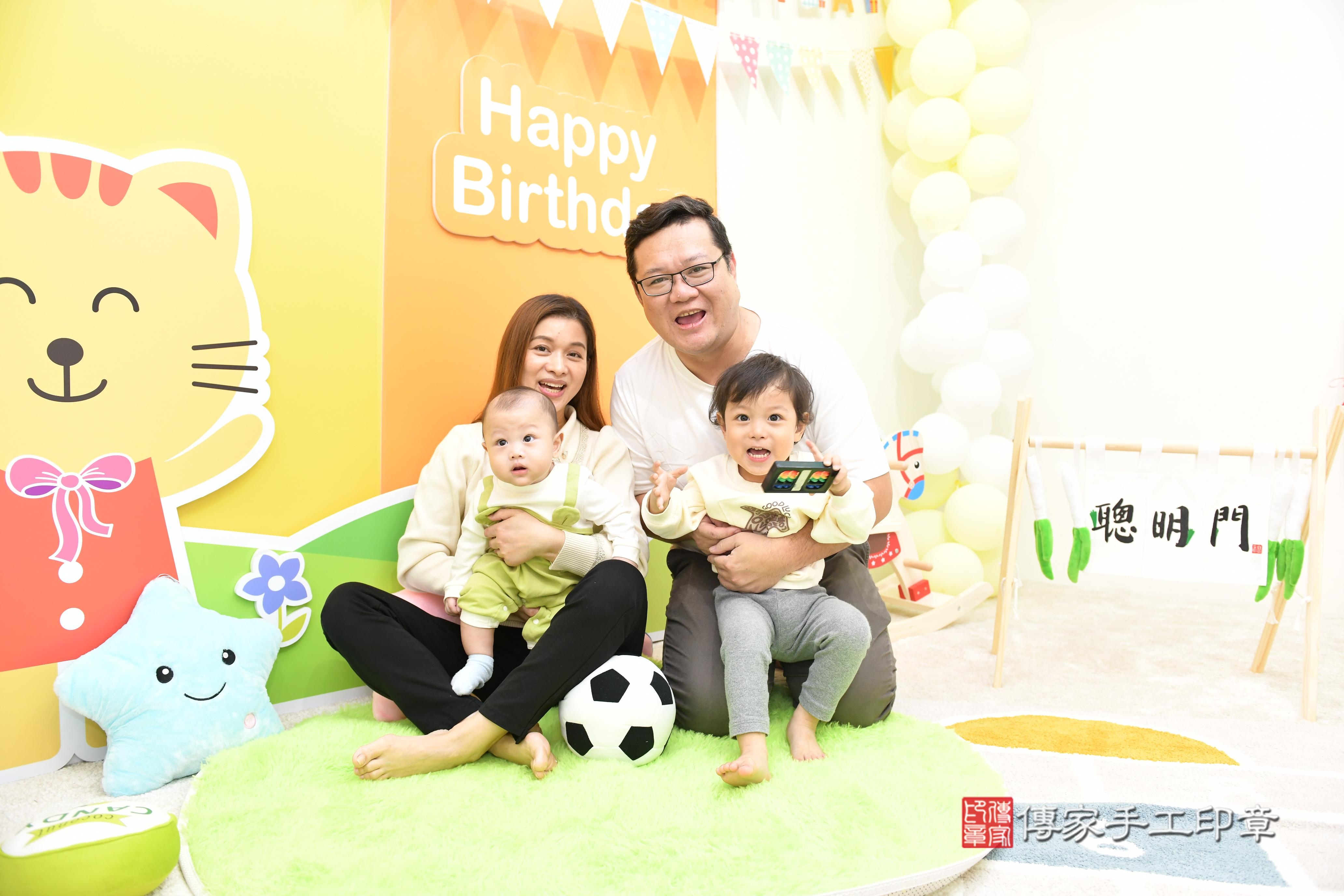 傳家手工印章台南店、抓周、度脺、中國風會場、傳家嬰兒古禮、吉祥話、抓周道具物品24種、拍照。抓周證書。寶寶抓周、滿周歲、生日快樂、祝福