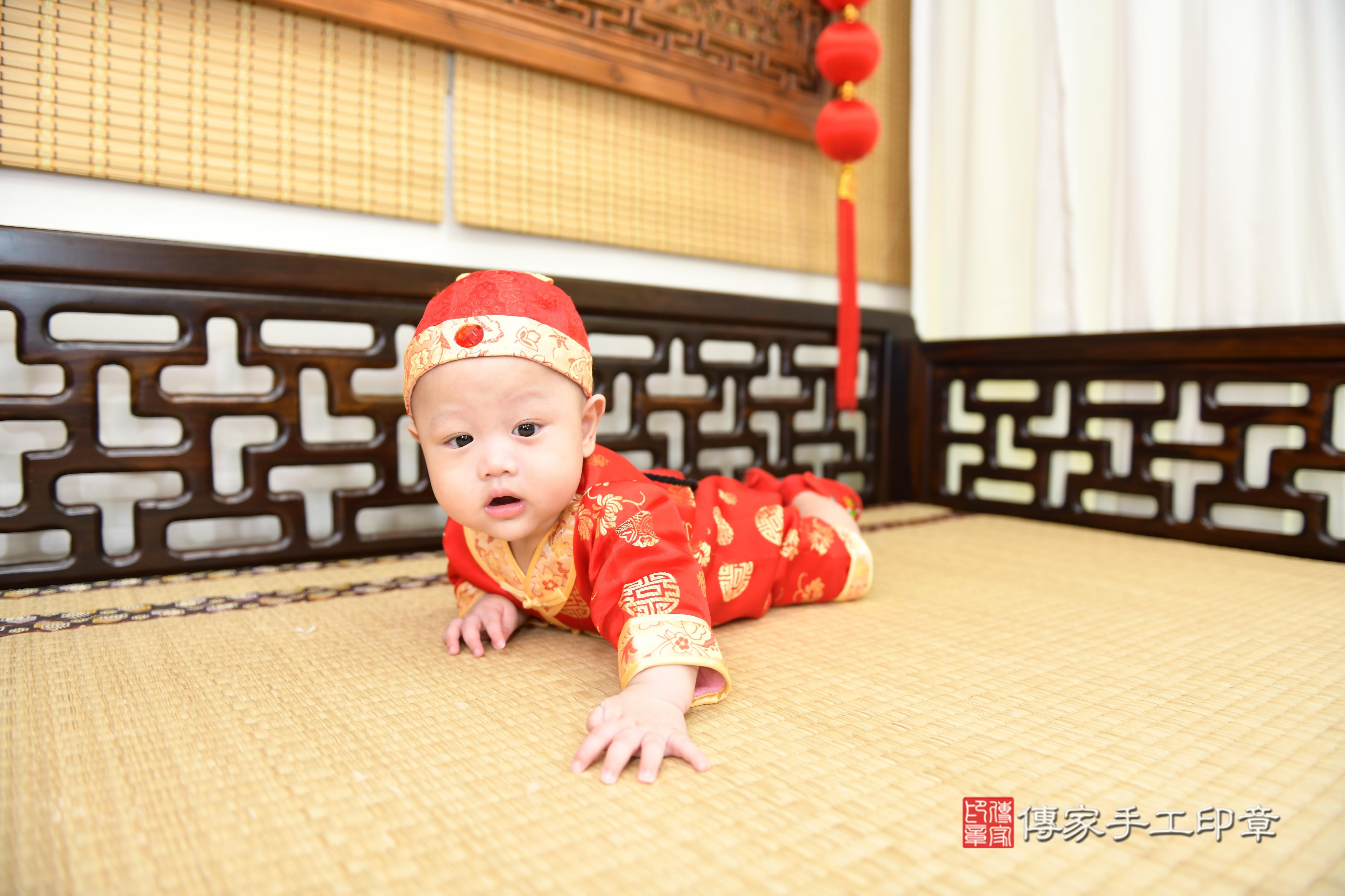 傳家手工印章台南店、抓周、度脺、中國風會場、傳家嬰兒古禮、吉祥話、抓周道具物品24種、拍照。抓周證書。寶寶抓周、滿周歲、生日快樂、祝福