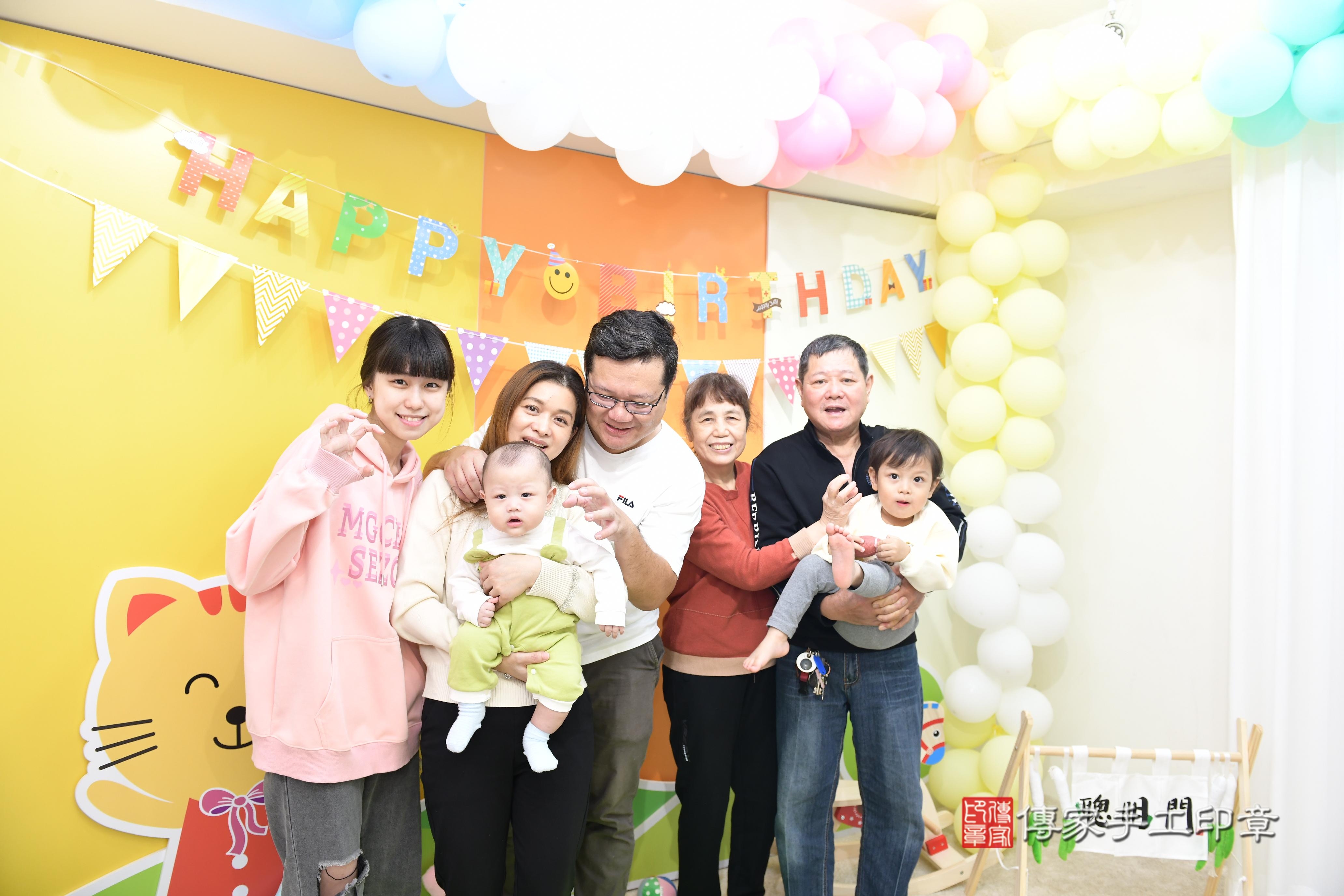 傳家手工印章台南店、抓周、度脺、中國風會場、傳家嬰兒古禮、吉祥話、抓周道具物品24種、拍照。抓周證書。寶寶抓周、滿周歲、生日快樂、祝福