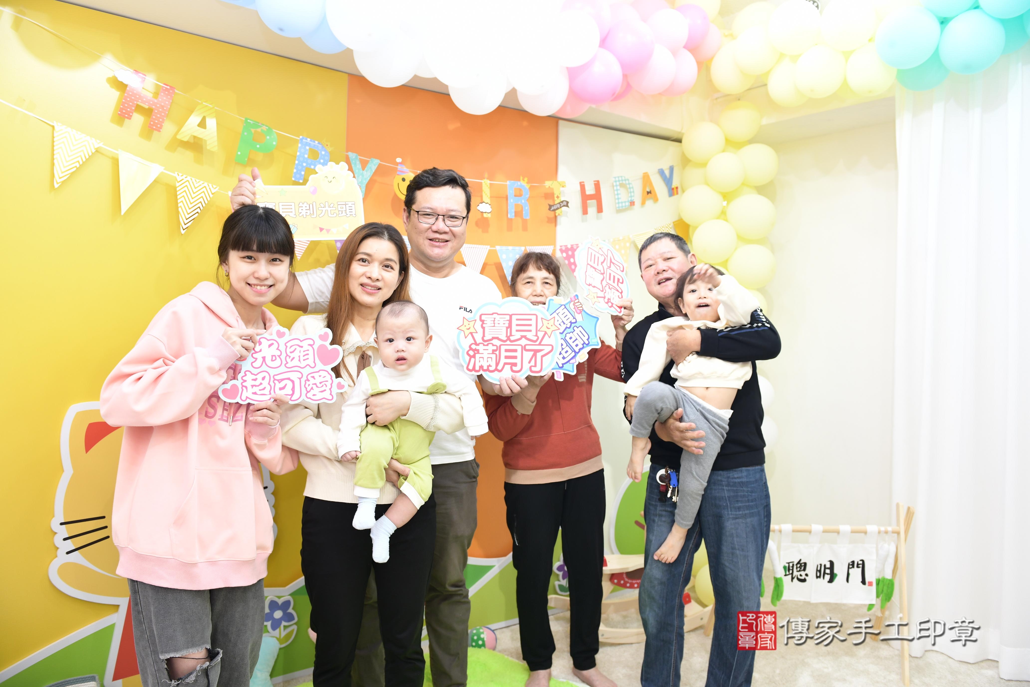 傳家手工印章台南店、抓周、度脺、中國風會場、傳家嬰兒古禮、吉祥話、抓周道具物品24種、拍照。抓周證書。寶寶抓周、滿周歲、生日快樂、祝福