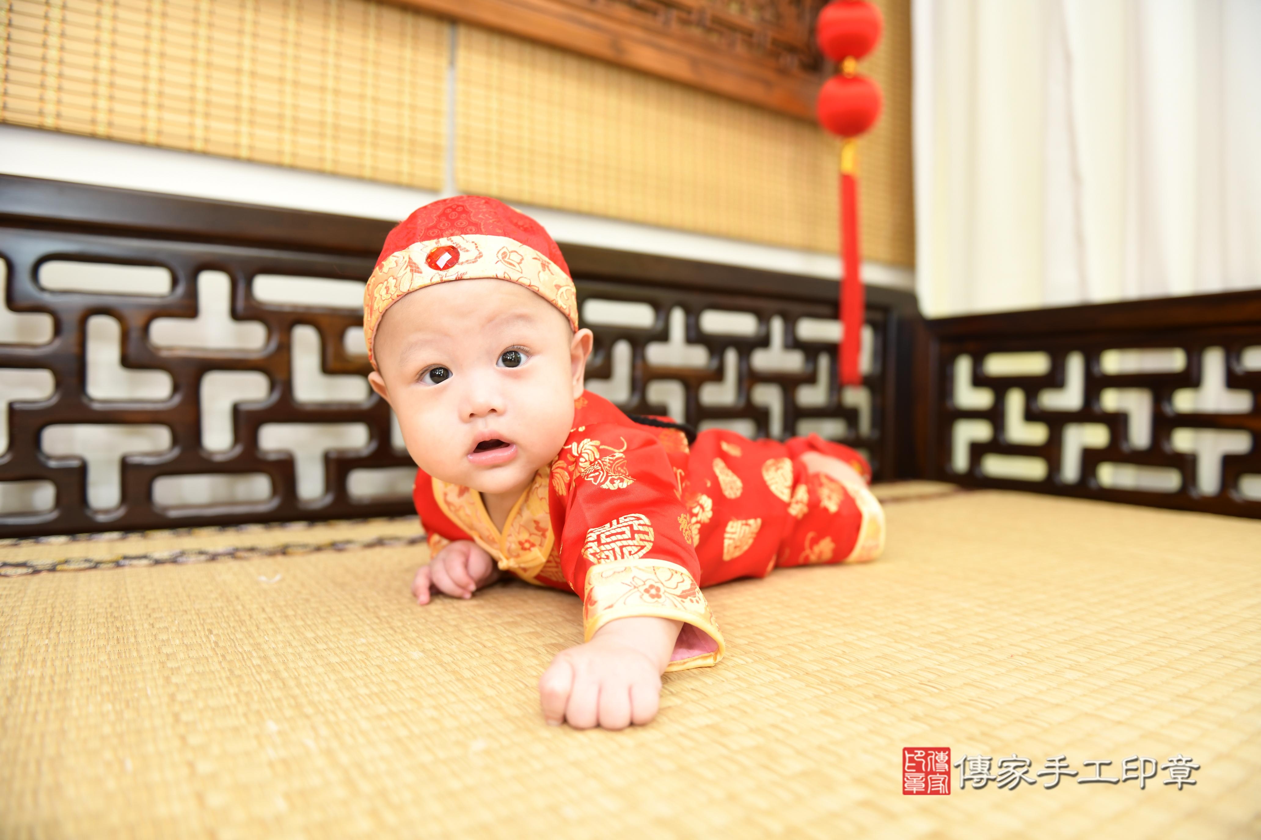 傳家手工印章台南店、抓周、度脺、中國風會場、傳家嬰兒古禮、吉祥話、抓周道具物品24種、拍照。抓周證書。寶寶抓周、滿周歲、生日快樂、祝福