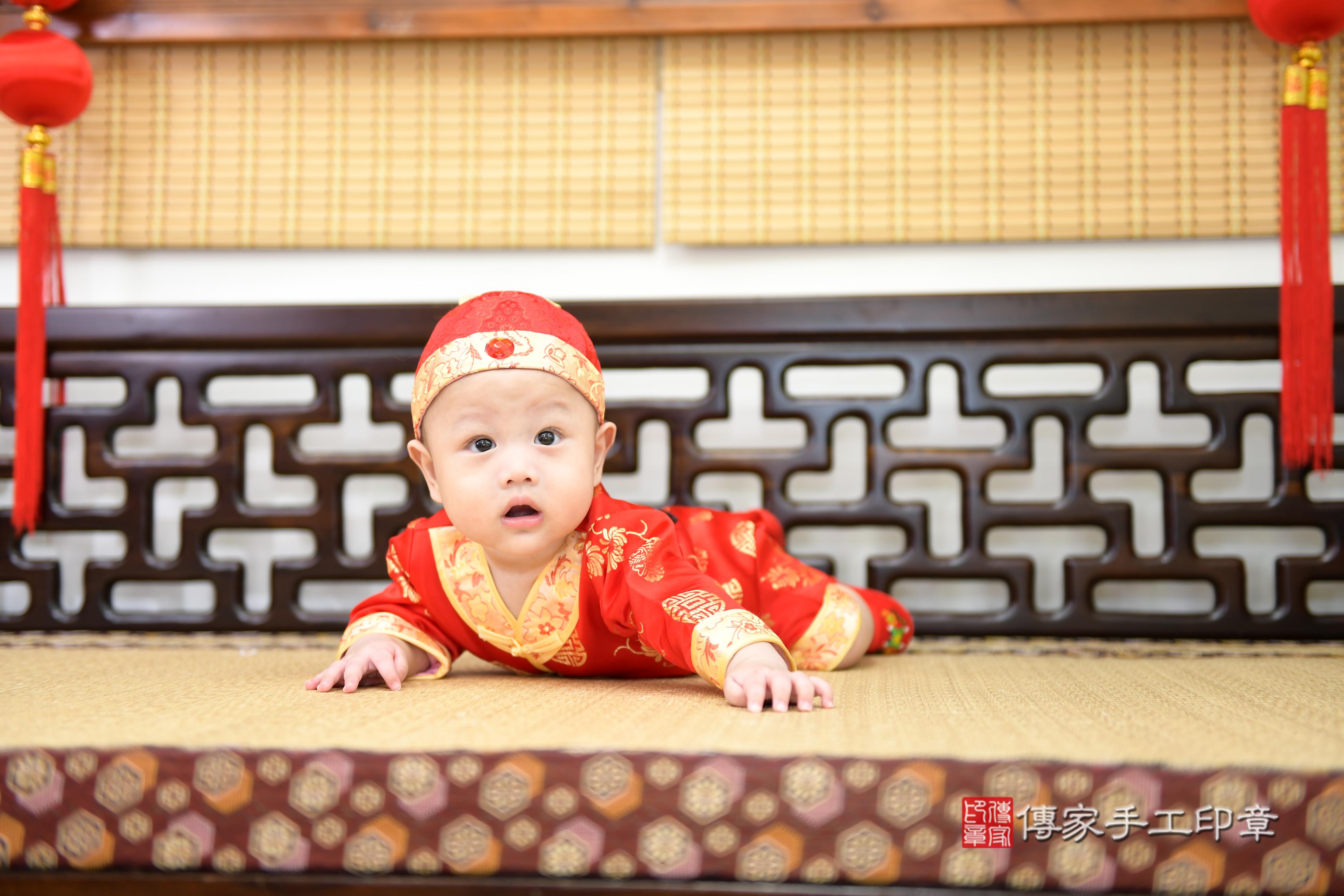 傳家手工印章台南店、抓周、度脺、中國風會場、傳家嬰兒古禮、吉祥話、抓周道具物品24種、拍照。抓周證書。寶寶抓周、滿周歲、生日快樂、祝福