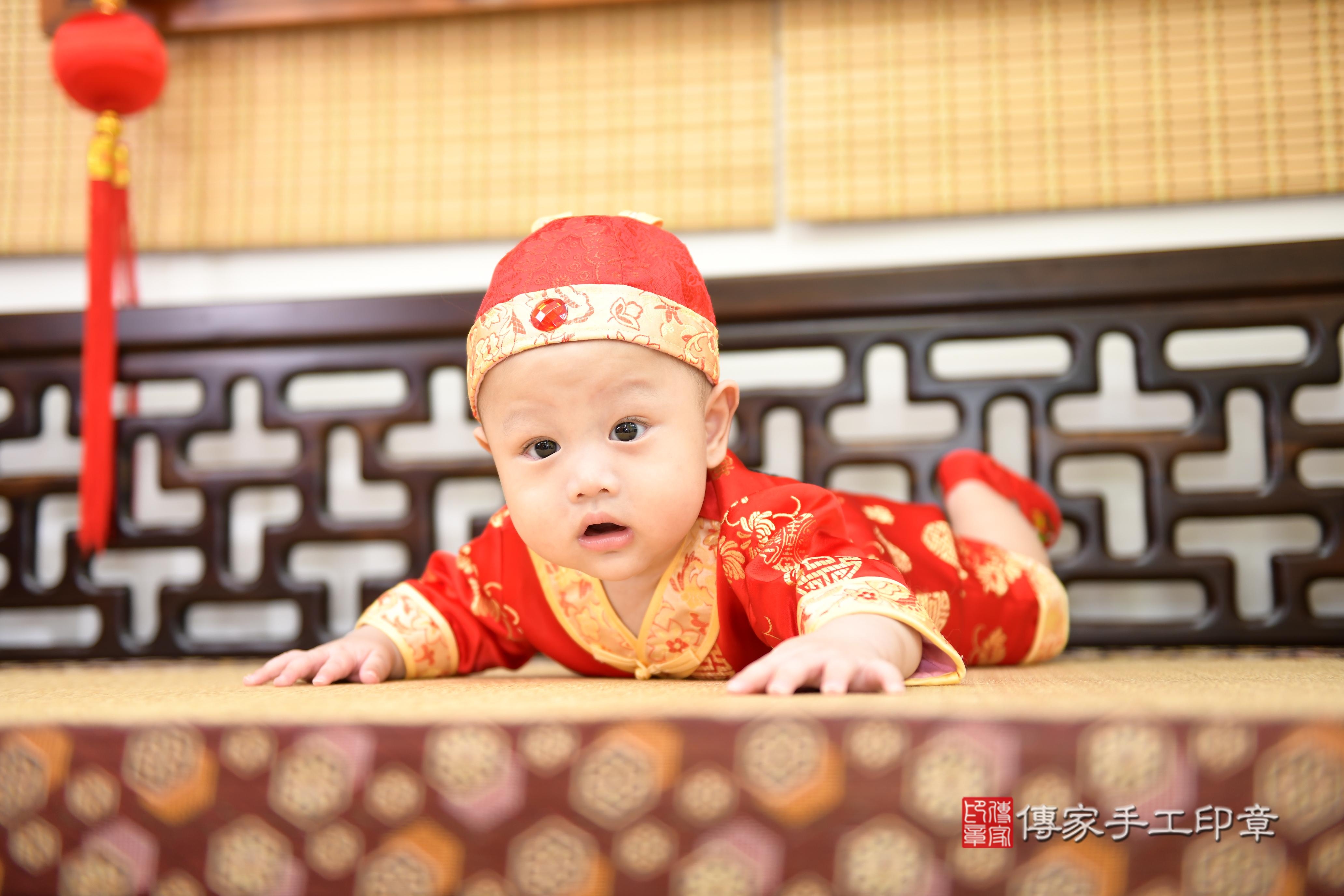 傳家手工印章台南店、抓周、度脺、中國風會場、傳家嬰兒古禮、吉祥話、抓周道具物品24種、拍照。抓周證書。寶寶抓周、滿周歲、生日快樂、祝福