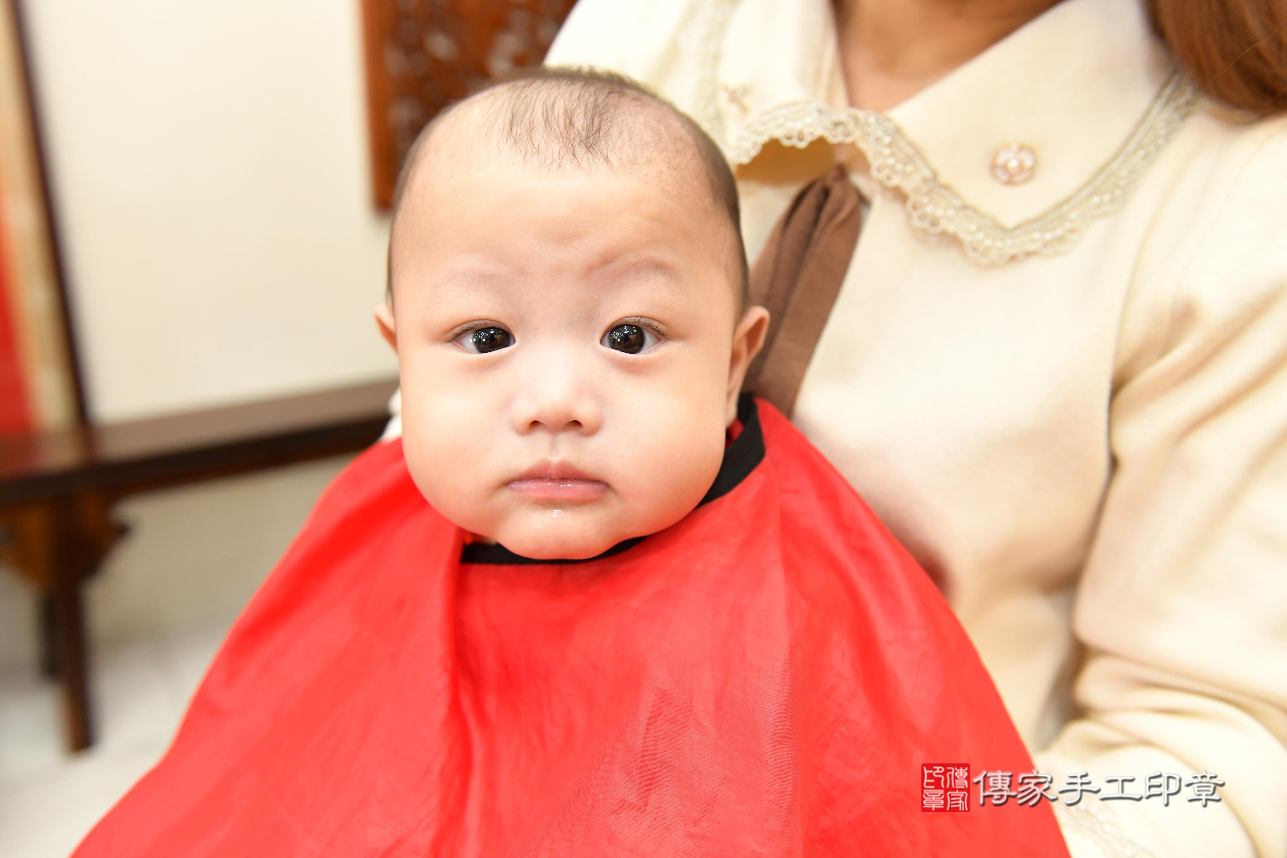 傳家手工印章台南店、抓周、度脺、中國風會場、傳家嬰兒古禮、吉祥話、抓周道具物品24種、拍照。抓周證書。寶寶抓周、滿周歲、生日快樂、祝福