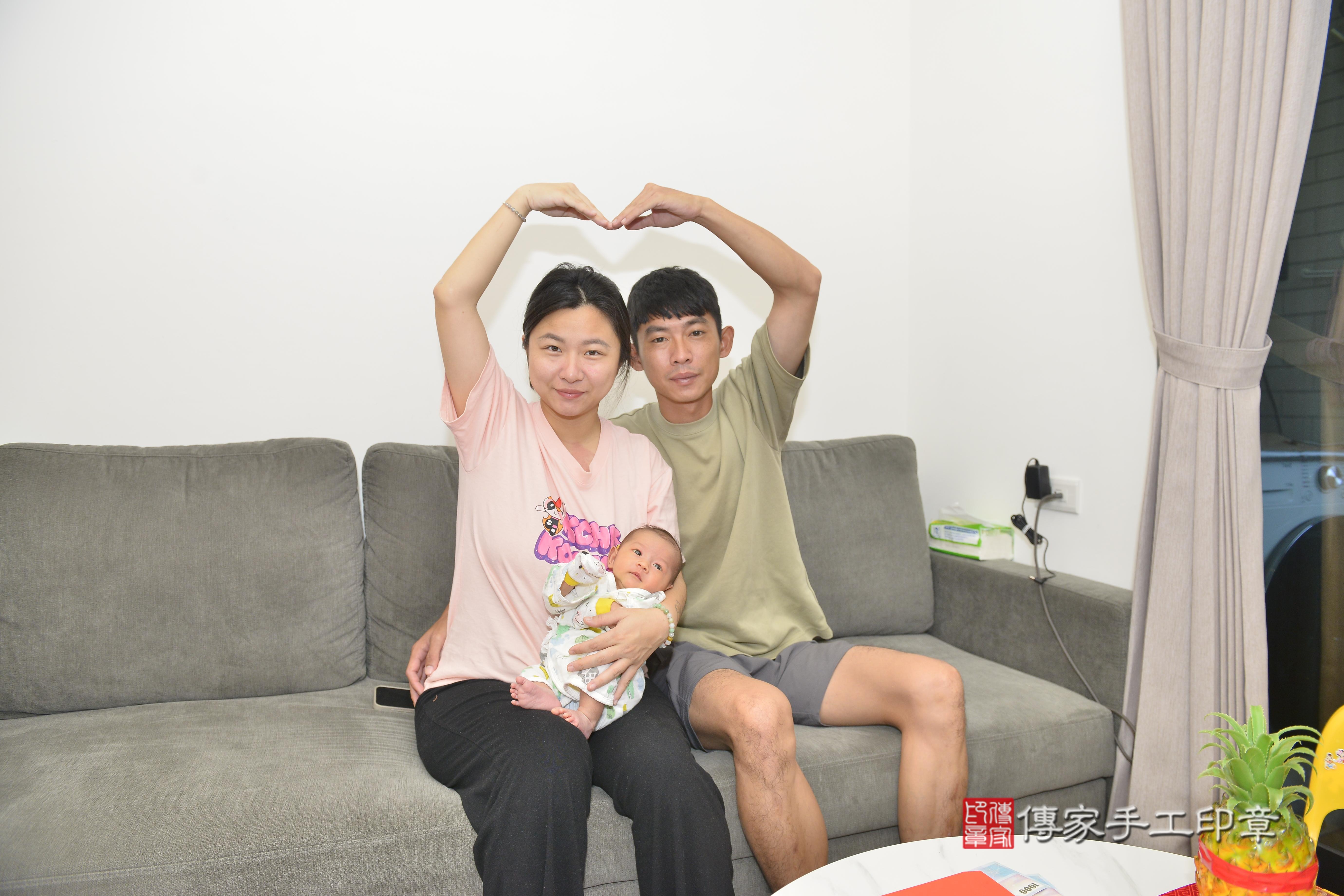 傳家手工印章台南店、抓周、度脺、中國風會場、傳家嬰兒古禮、吉祥話、抓周道具物品24種、拍照。抓周證書。寶寶抓周、滿周歲、生日快樂、祝福