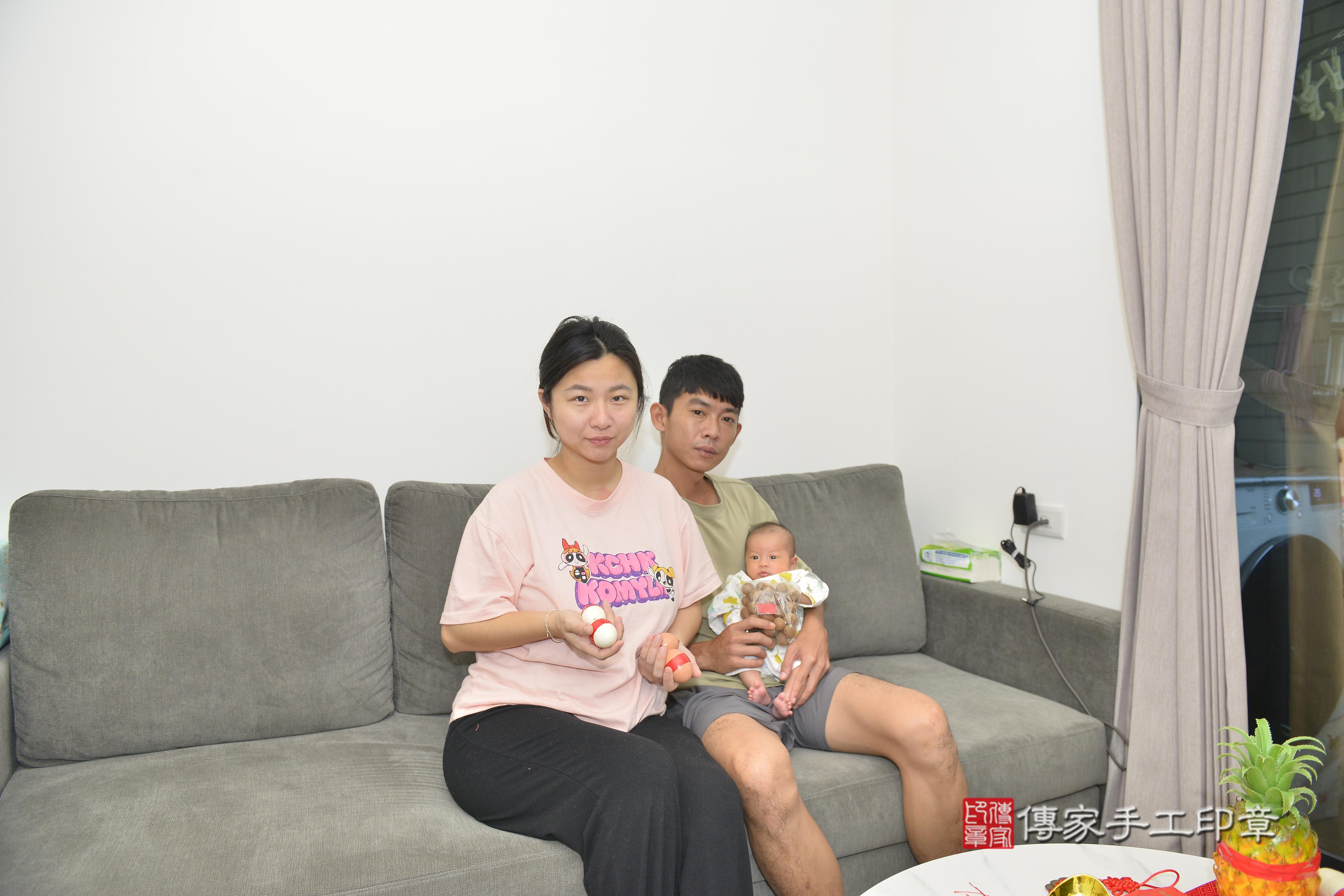 傳家手工印章台南店、抓周、度脺、中國風會場、傳家嬰兒古禮、吉祥話、抓周道具物品24種、拍照。抓周證書。寶寶抓周、滿周歲、生日快樂、祝福