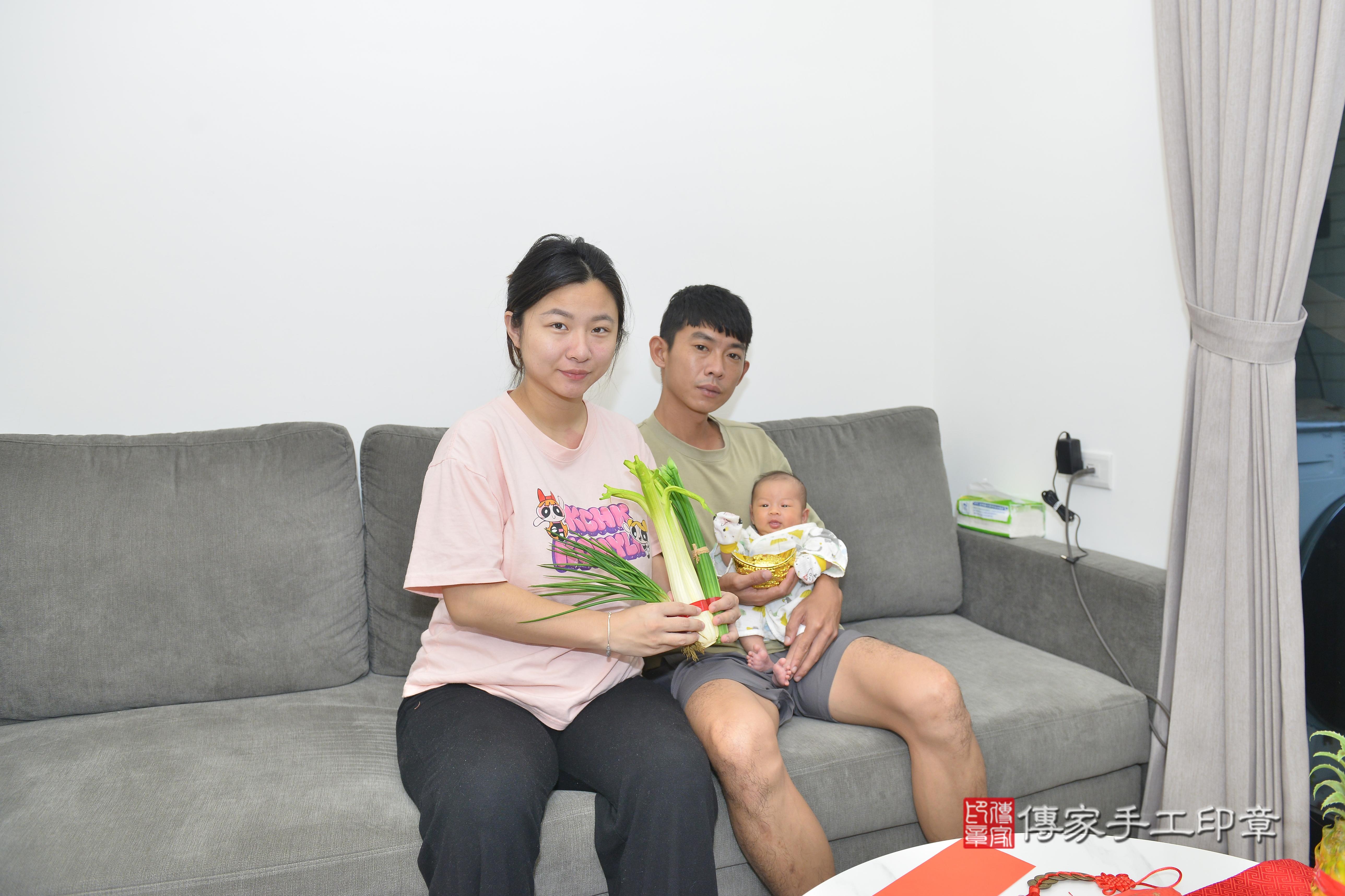 傳家手工印章台南店、抓周、度脺、中國風會場、傳家嬰兒古禮、吉祥話、抓周道具物品24種、拍照。抓周證書。寶寶抓周、滿周歲、生日快樂、祝福