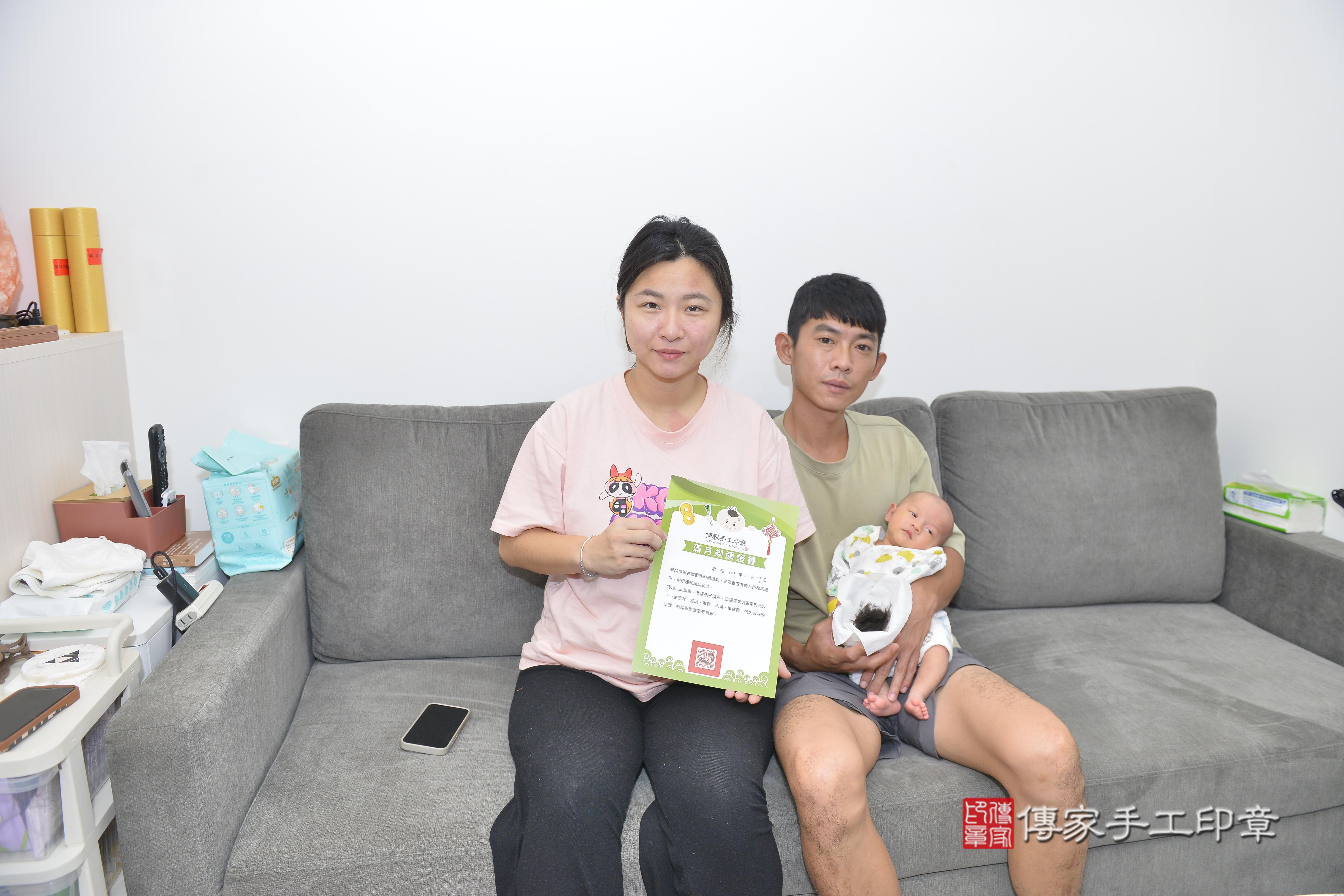 傳家手工印章台南店、抓周、度脺、中國風會場、傳家嬰兒古禮、吉祥話、抓周道具物品24種、拍照。抓周證書。寶寶抓周、滿周歲、生日快樂、祝福