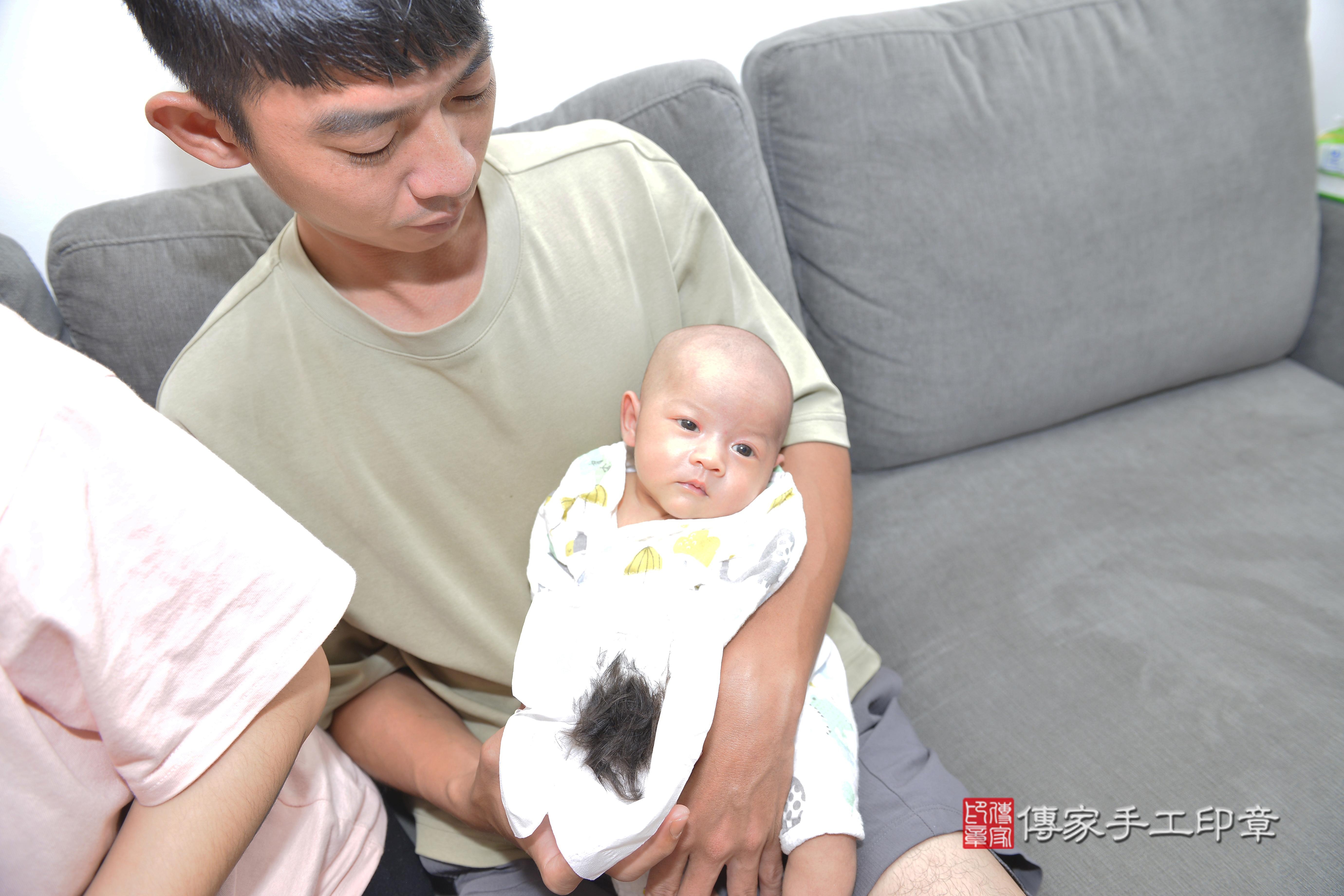 傳家手工印章台南店、抓周、度脺、中國風會場、傳家嬰兒古禮、吉祥話、抓周道具物品24種、拍照。抓周證書。寶寶抓周、滿周歲、生日快樂、祝福