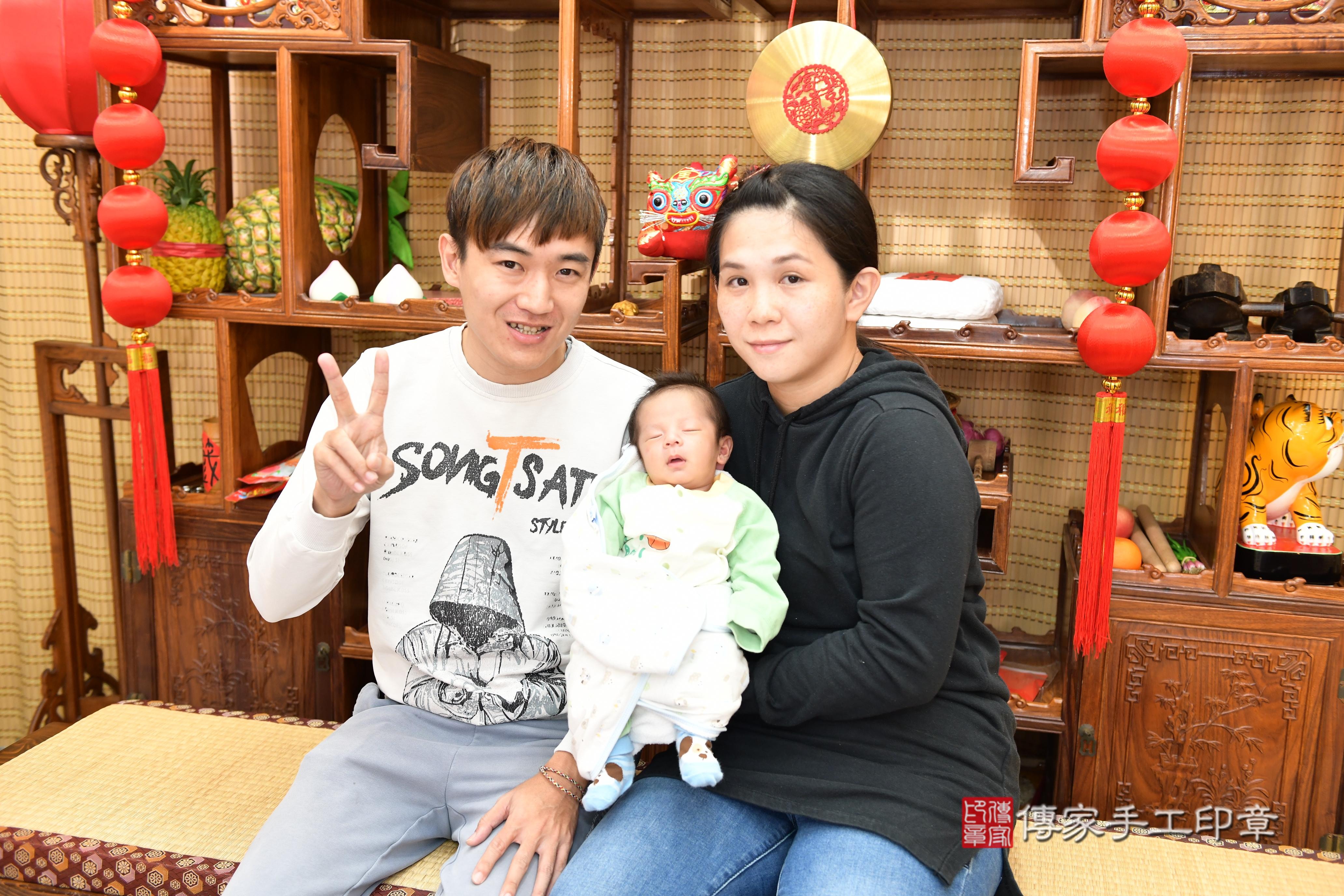 傳家手工印章台南店、抓周、度脺、中國風會場、傳家嬰兒古禮、吉祥話、抓周道具物品24種、拍照。抓周證書。寶寶抓周、滿周歲、生日快樂、祝福