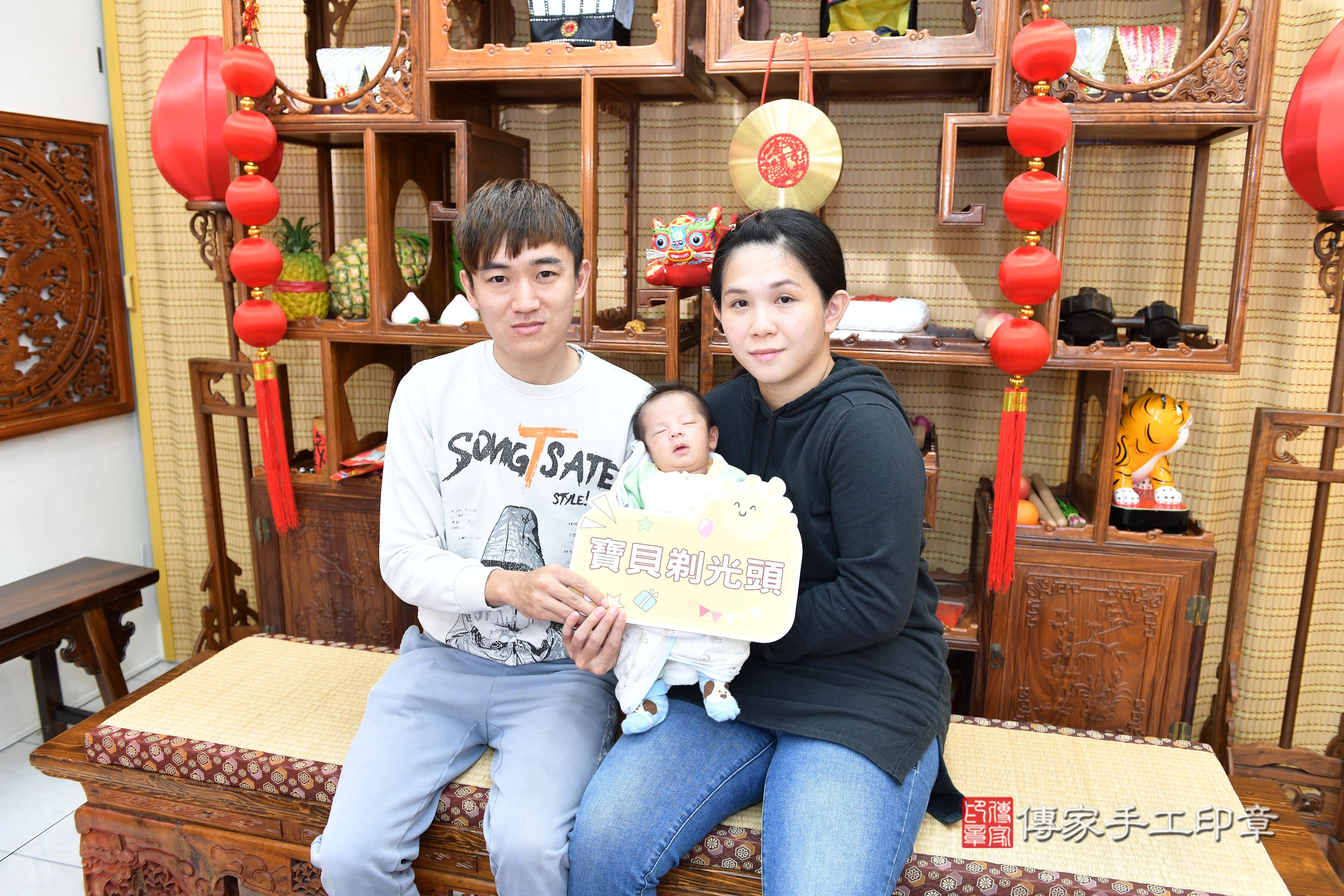 傳家手工印章台南店、抓周、度脺、中國風會場、傳家嬰兒古禮、吉祥話、抓周道具物品24種、拍照。抓周證書。寶寶抓周、滿周歲、生日快樂、祝福