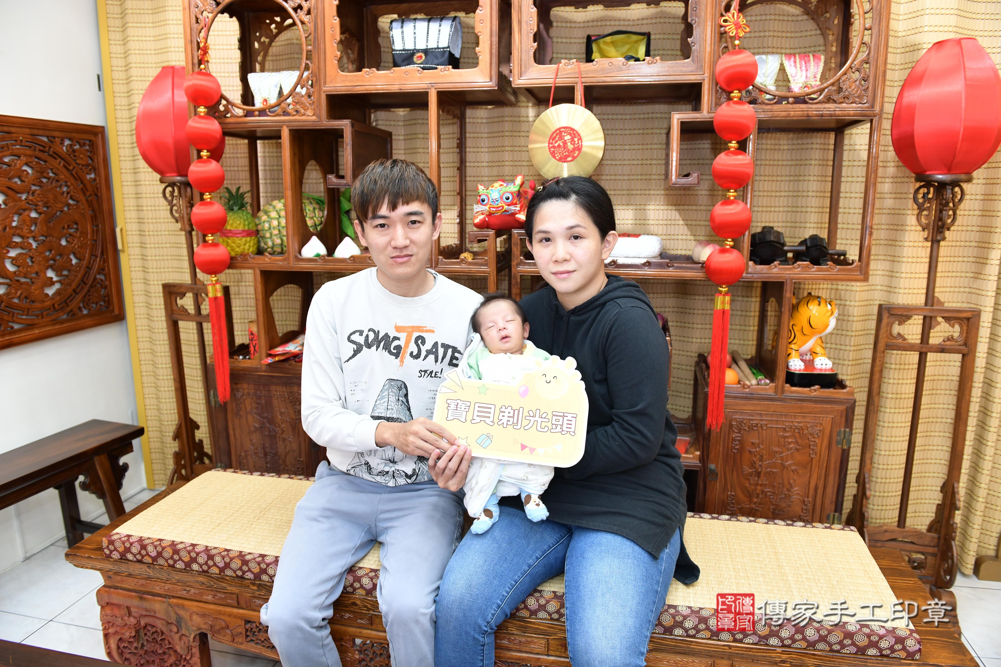 傳家手工印章台南店、抓周、度脺、中國風會場、傳家嬰兒古禮、吉祥話、抓周道具物品24種、拍照。抓周證書。寶寶抓周、滿周歲、生日快樂、祝福