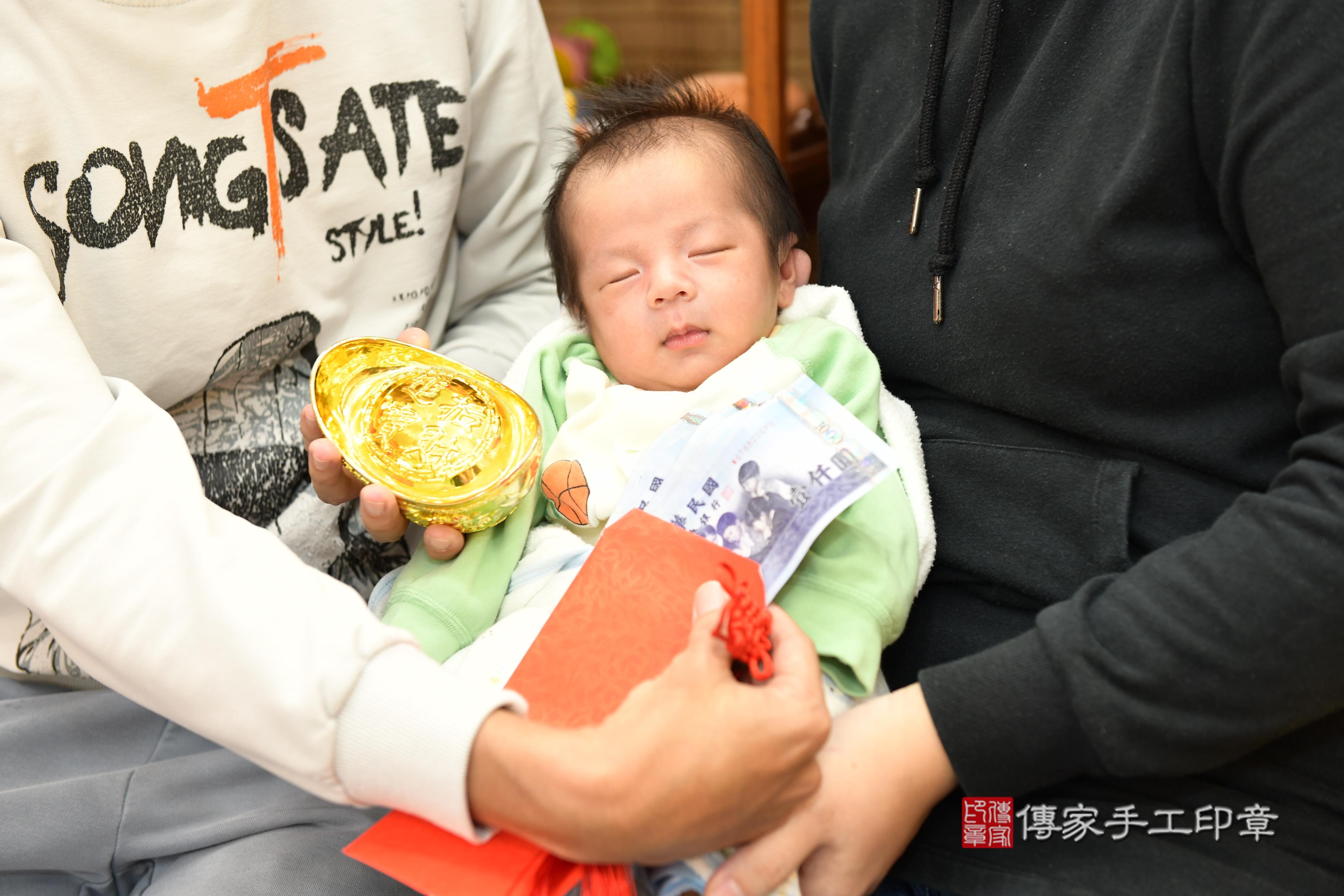 傳家手工印章台南店、抓周、度脺、中國風會場、傳家嬰兒古禮、吉祥話、抓周道具物品24種、拍照。抓周證書。寶寶抓周、滿周歲、生日快樂、祝福