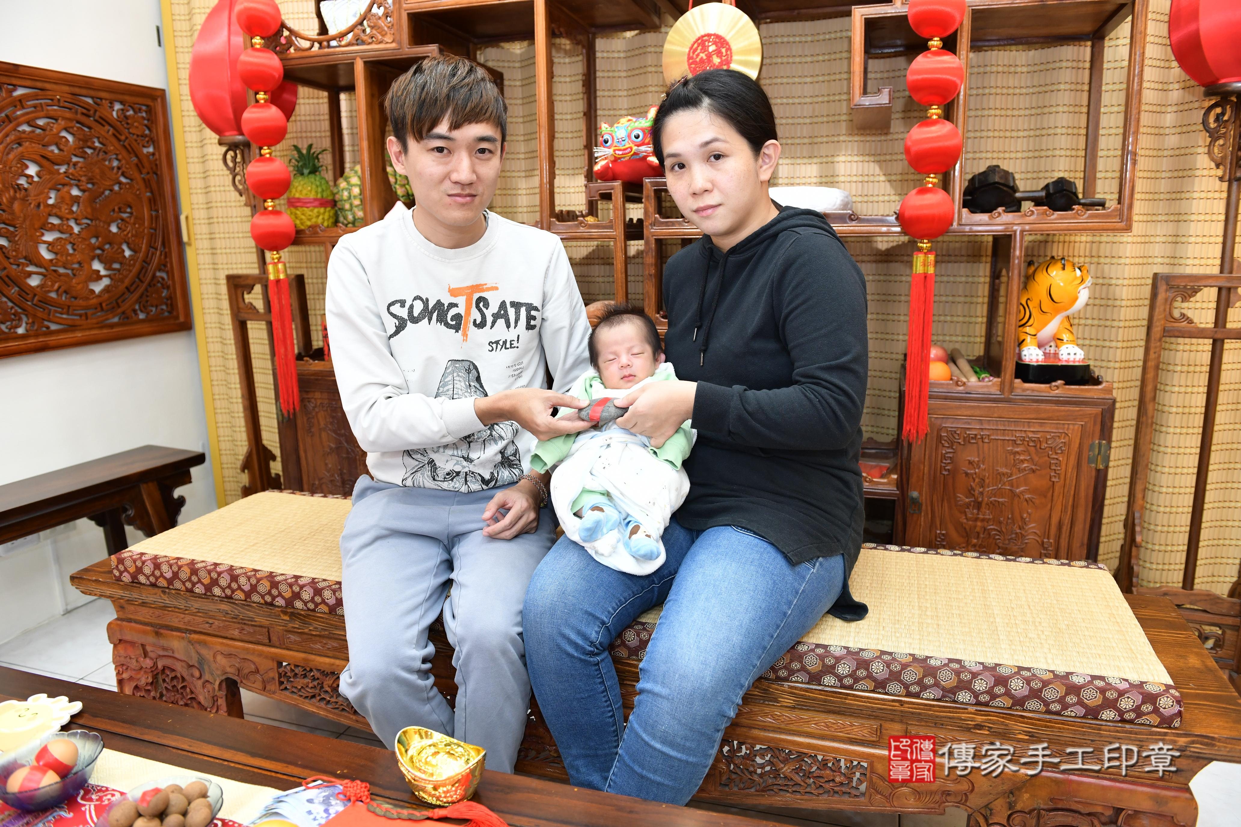 傳家手工印章台南店、抓周、度脺、中國風會場、傳家嬰兒古禮、吉祥話、抓周道具物品24種、拍照。抓周證書。寶寶抓周、滿周歲、生日快樂、祝福