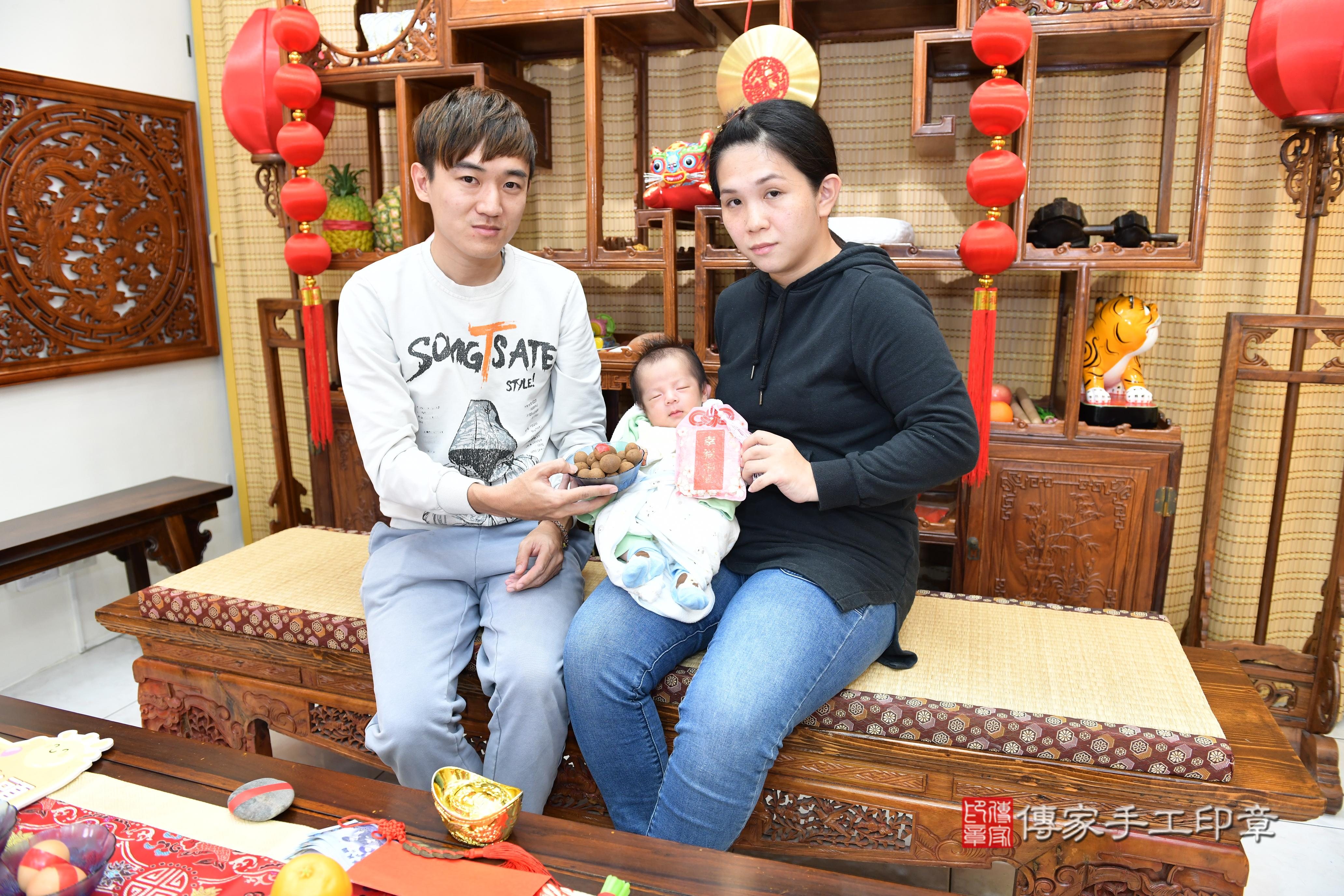 傳家手工印章台南店、抓周、度脺、中國風會場、傳家嬰兒古禮、吉祥話、抓周道具物品24種、拍照。抓周證書。寶寶抓周、滿周歲、生日快樂、祝福