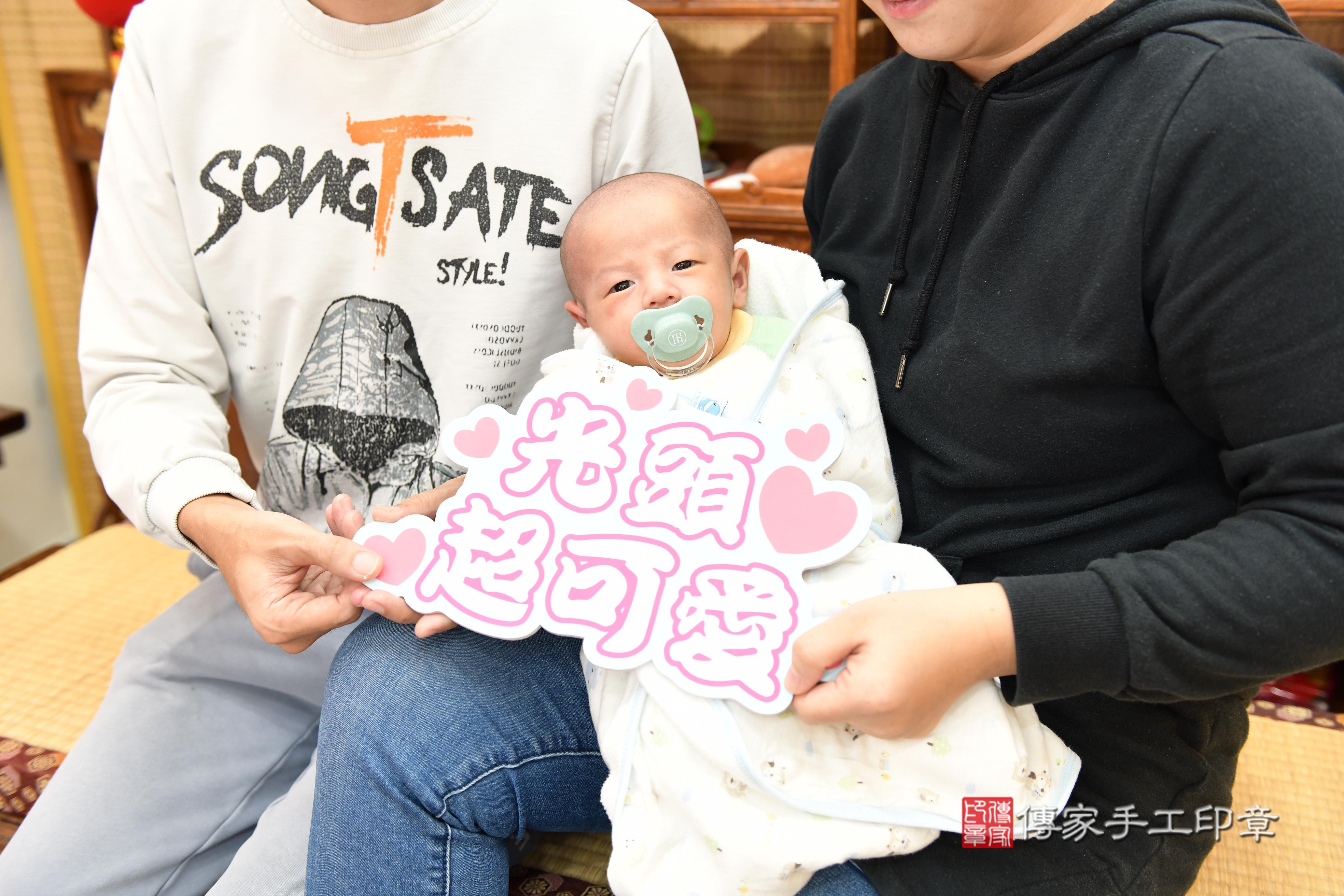 傳家手工印章台南店、抓周、度脺、中國風會場、傳家嬰兒古禮、吉祥話、抓周道具物品24種、拍照。抓周證書。寶寶抓周、滿周歲、生日快樂、祝福