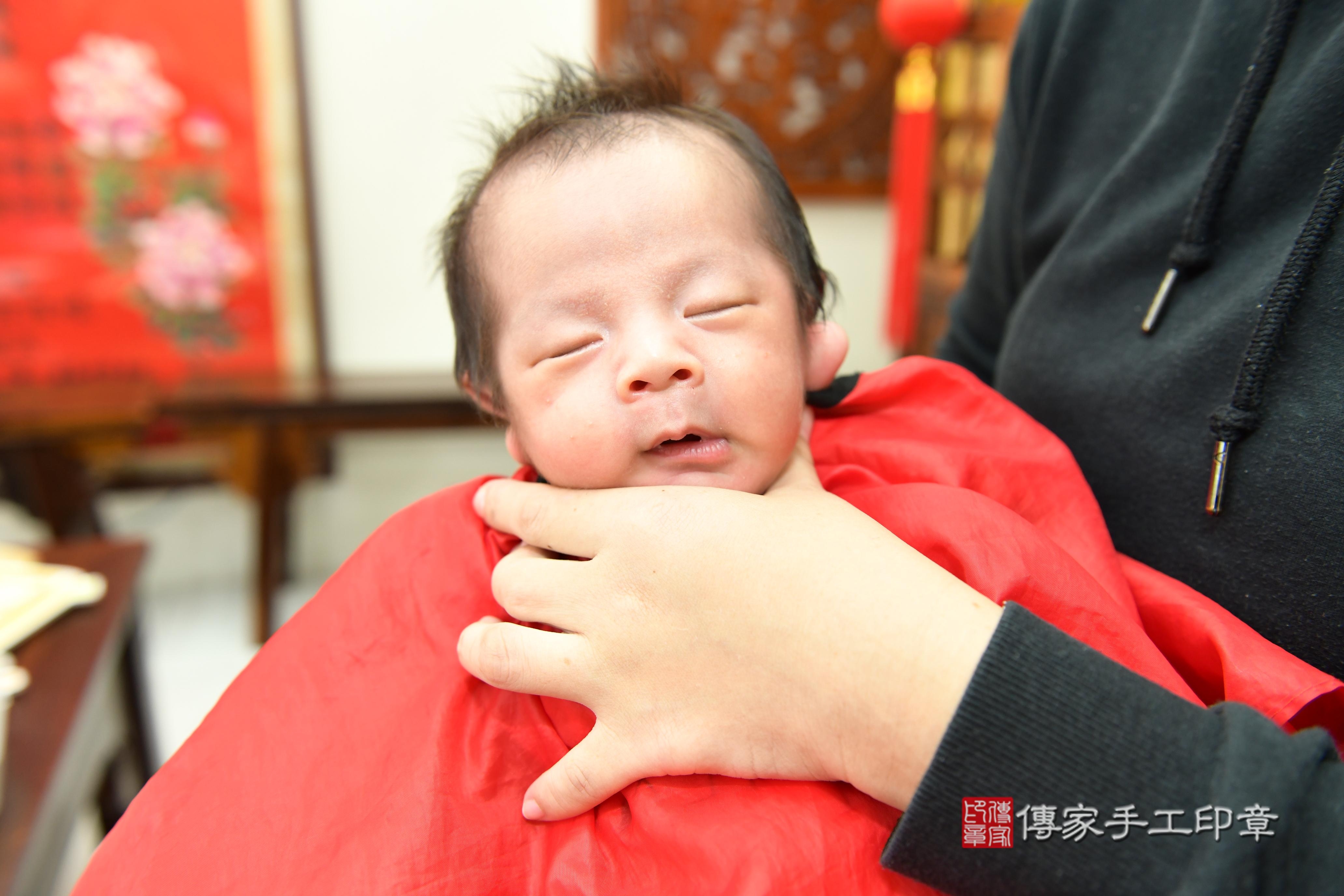 傳家手工印章台南店、抓周、度脺、中國風會場、傳家嬰兒古禮、吉祥話、抓周道具物品24種、拍照。抓周證書。寶寶抓周、滿周歲、生日快樂、祝福