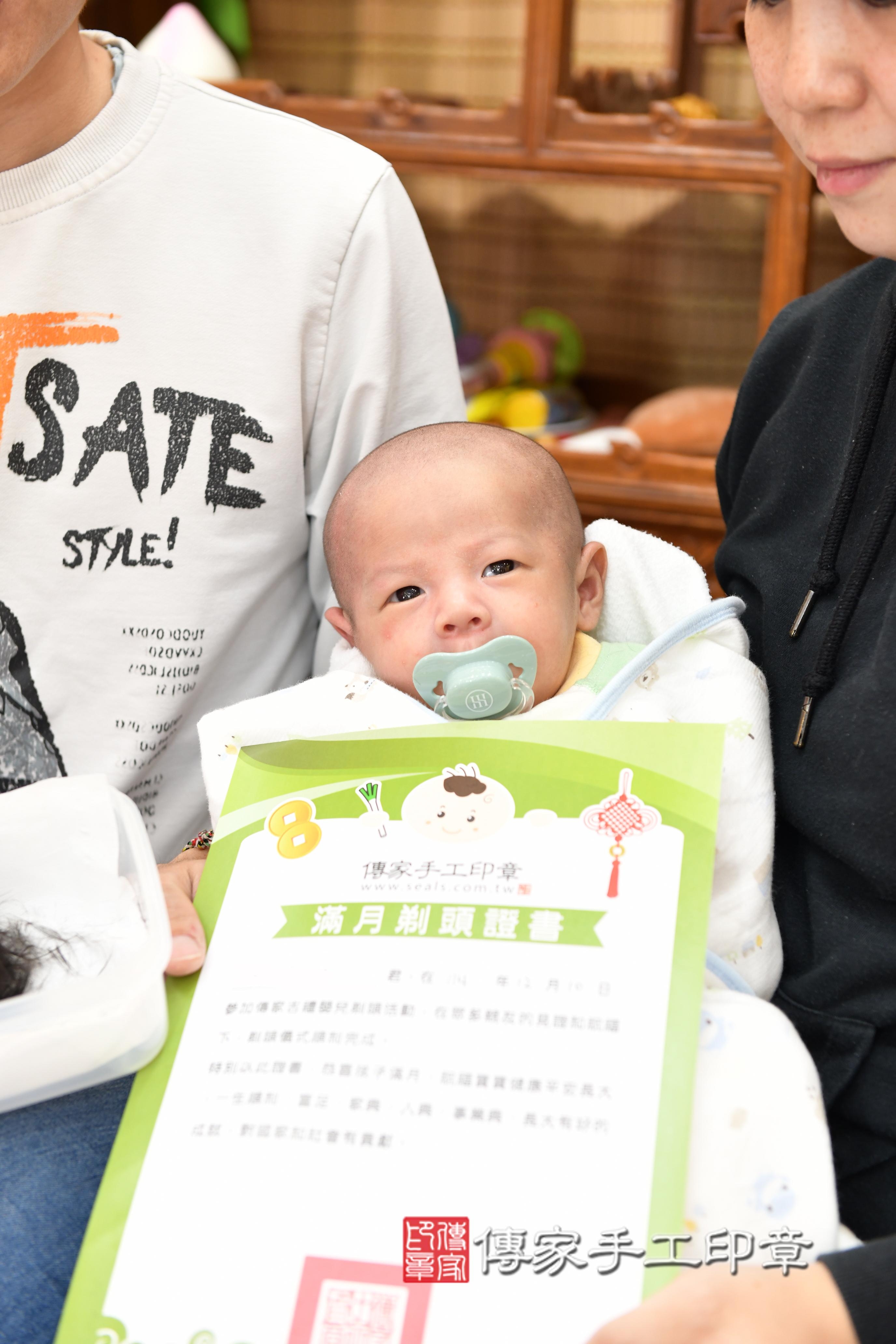 傳家手工印章台南店、抓周、度脺、中國風會場、傳家嬰兒古禮、吉祥話、抓周道具物品24種、拍照。抓周證書。寶寶抓周、滿周歲、生日快樂、祝福