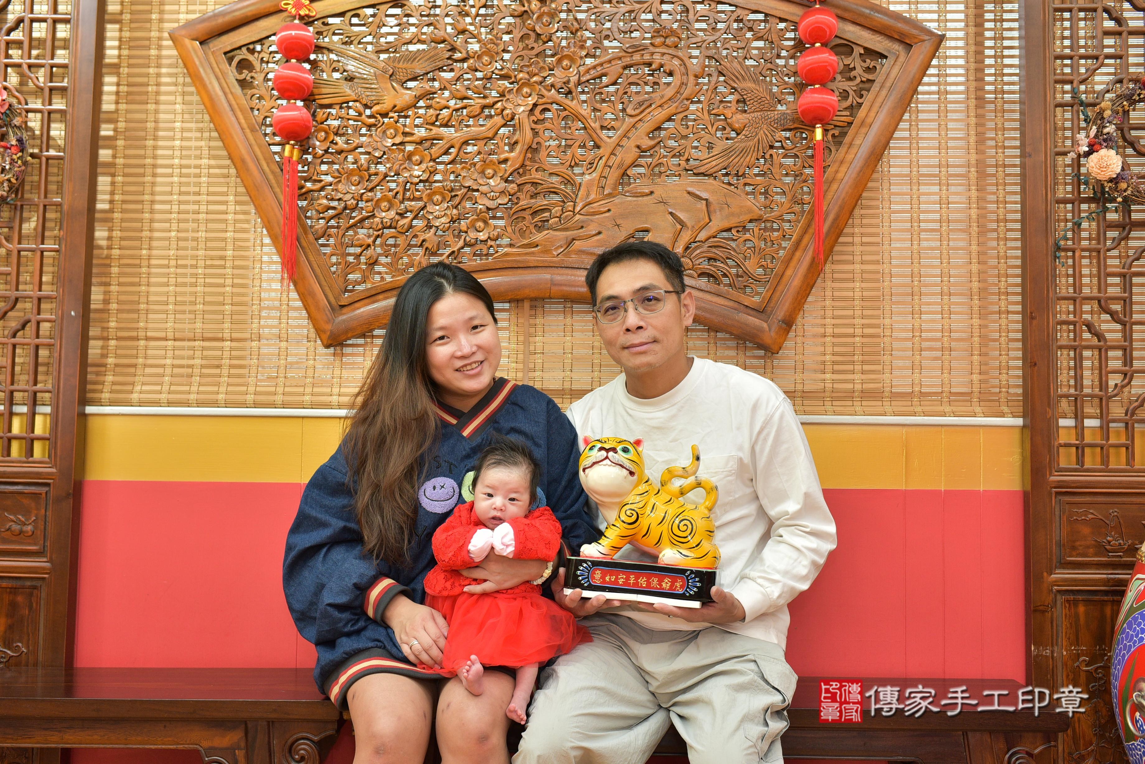 傳家手工印章桃園店、抓周、度脺、中國風會場、傳家嬰兒古禮、吉祥話、抓周道具物品24種、拍照。抓周證書。寶寶抓周、滿周歲、生日快樂、祝福