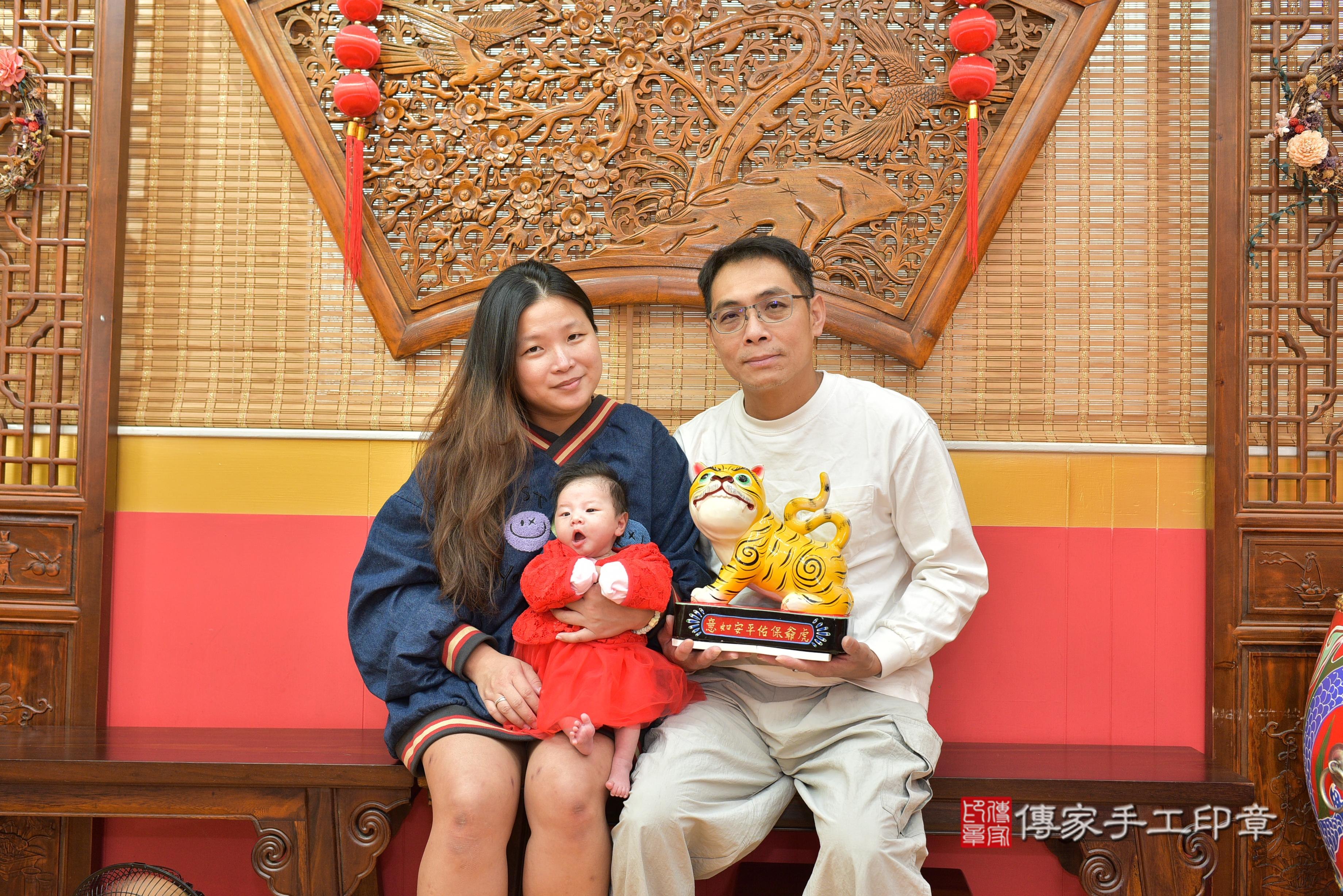 傳家手工印章桃園店、抓周、度脺、中國風會場、傳家嬰兒古禮、吉祥話、抓周道具物品24種、拍照。抓周證書。寶寶抓周、滿周歲、生日快樂、祝福