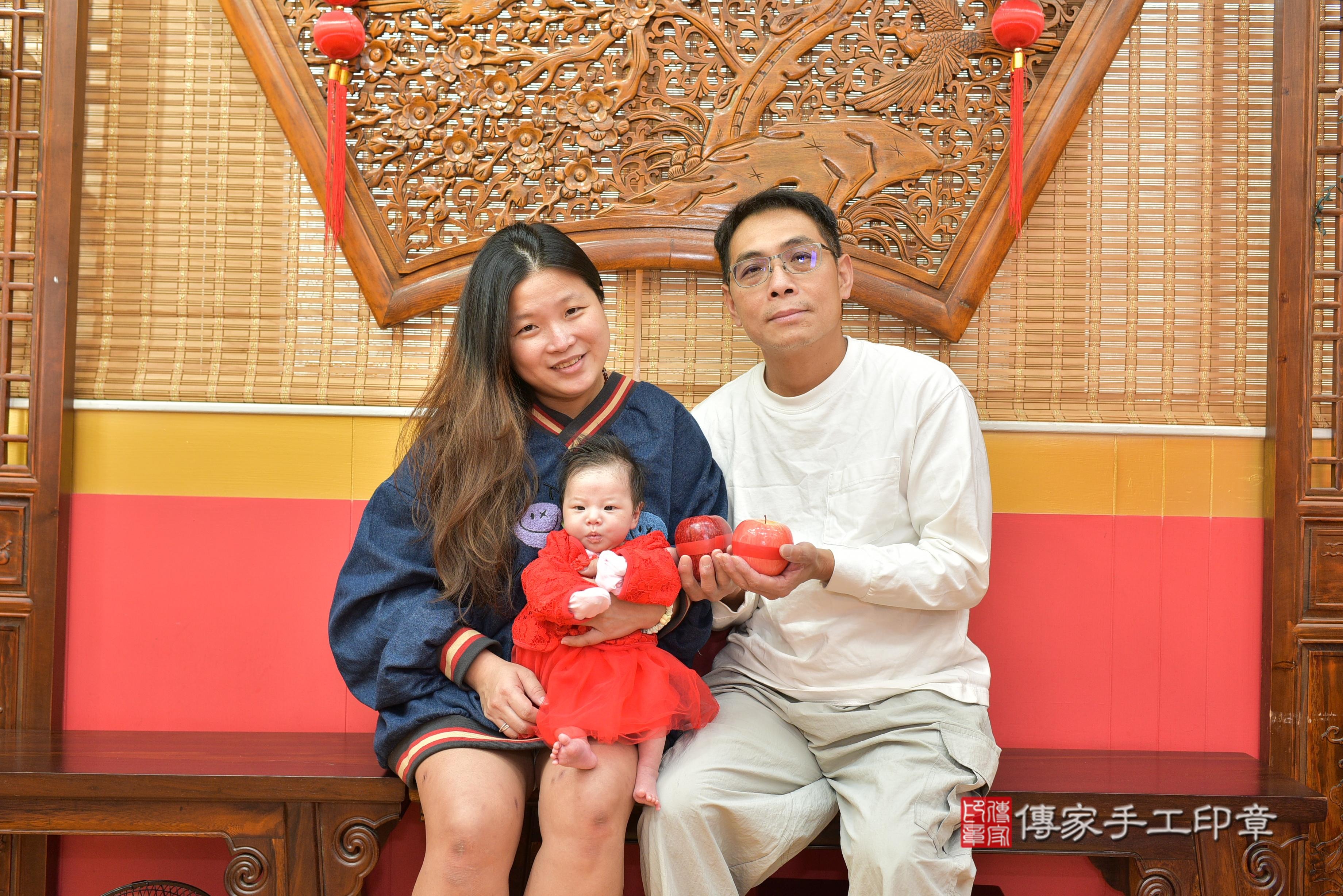 傳家手工印章桃園店、抓周、度脺、中國風會場、傳家嬰兒古禮、吉祥話、抓周道具物品24種、拍照。抓周證書。寶寶抓周、滿周歲、生日快樂、祝福