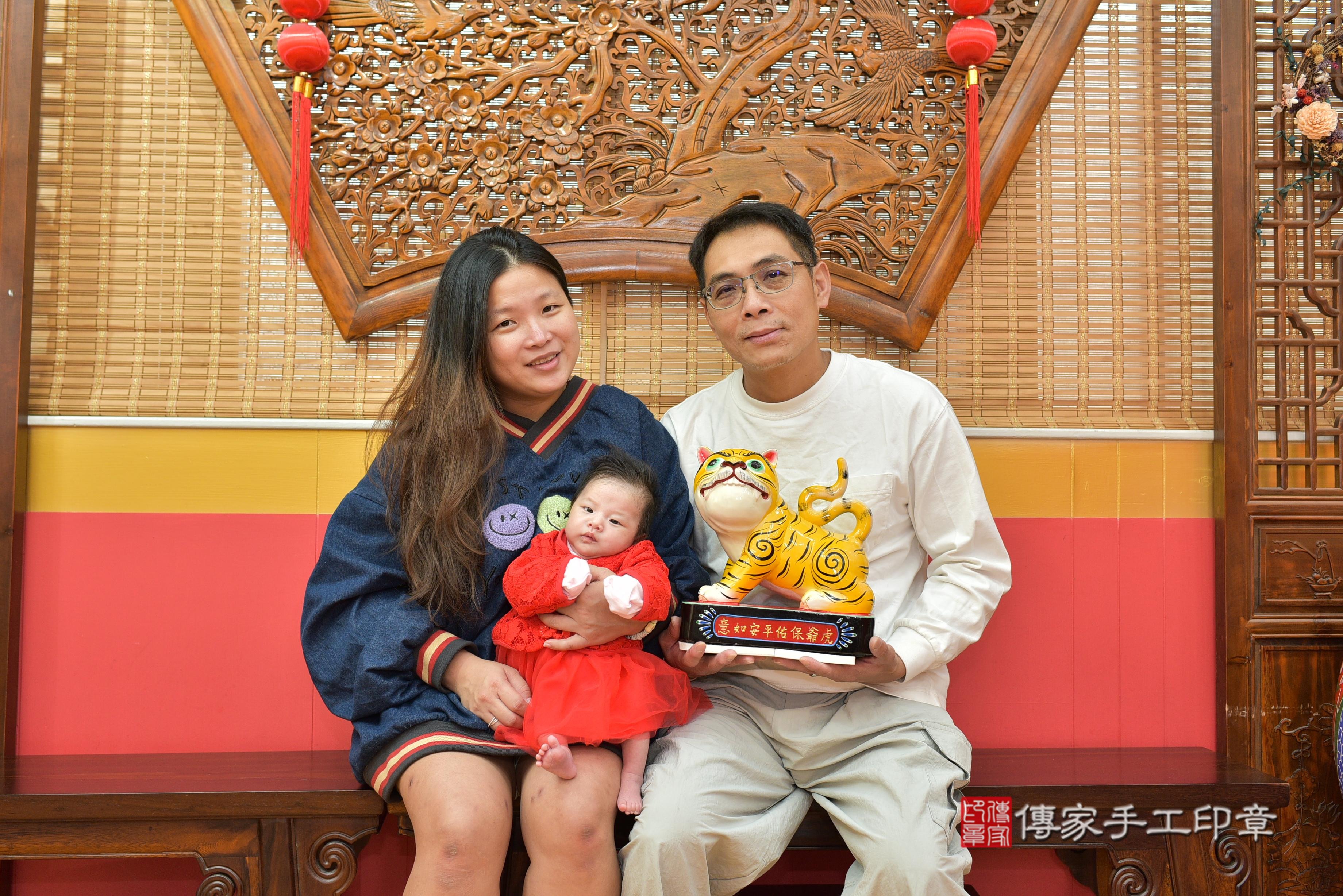 傳家手工印章桃園店、抓周、度脺、中國風會場、傳家嬰兒古禮、吉祥話、抓周道具物品24種、拍照。抓周證書。寶寶抓周、滿周歲、生日快樂、祝福