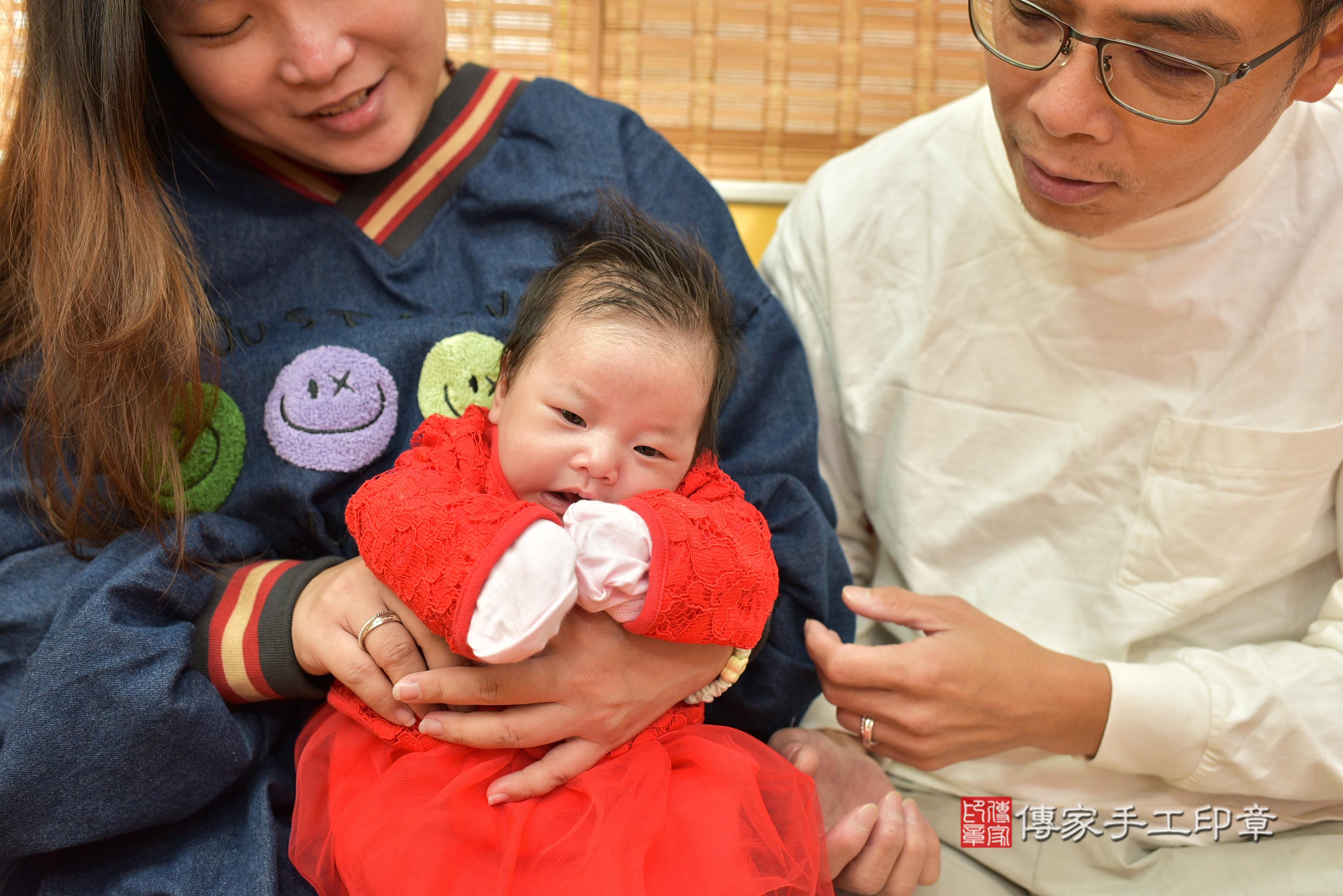 傳家手工印章桃園店、抓周、度脺、中國風會場、傳家嬰兒古禮、吉祥話、抓周道具物品24種、拍照。抓周證書。寶寶抓周、滿周歲、生日快樂、祝福