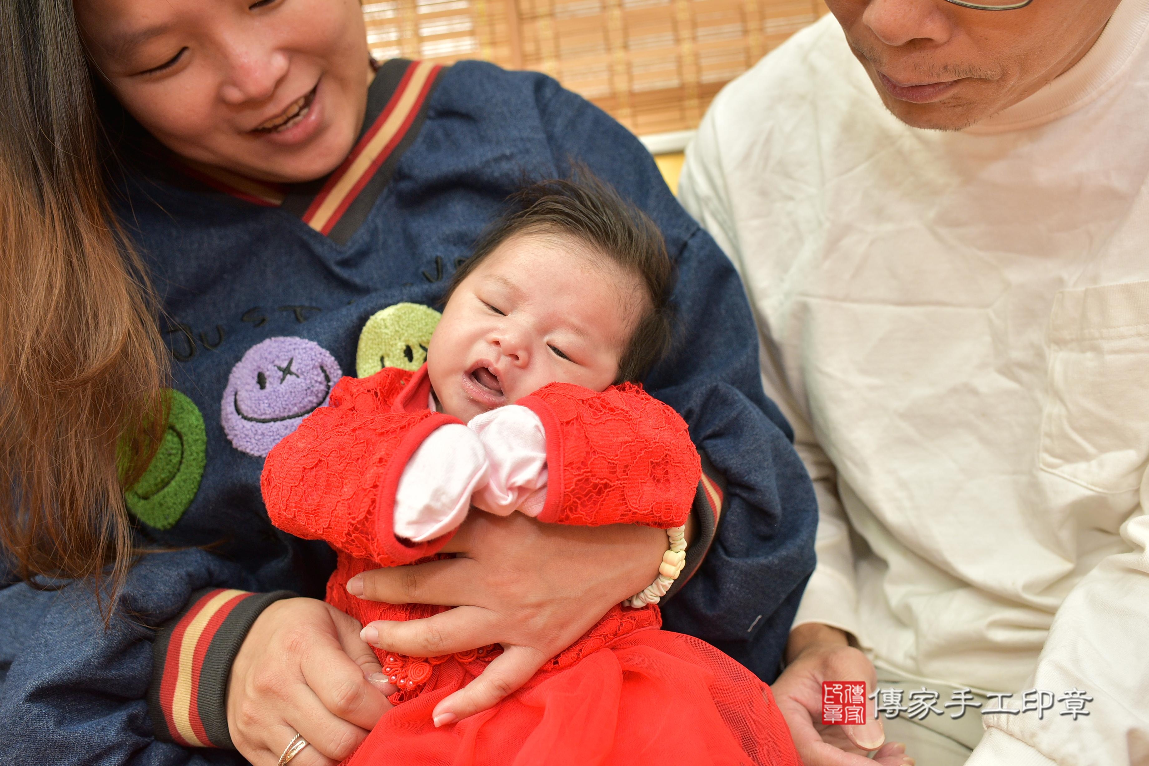 傳家手工印章桃園店、抓周、度脺、中國風會場、傳家嬰兒古禮、吉祥話、抓周道具物品24種、拍照。抓周證書。寶寶抓周、滿周歲、生日快樂、祝福