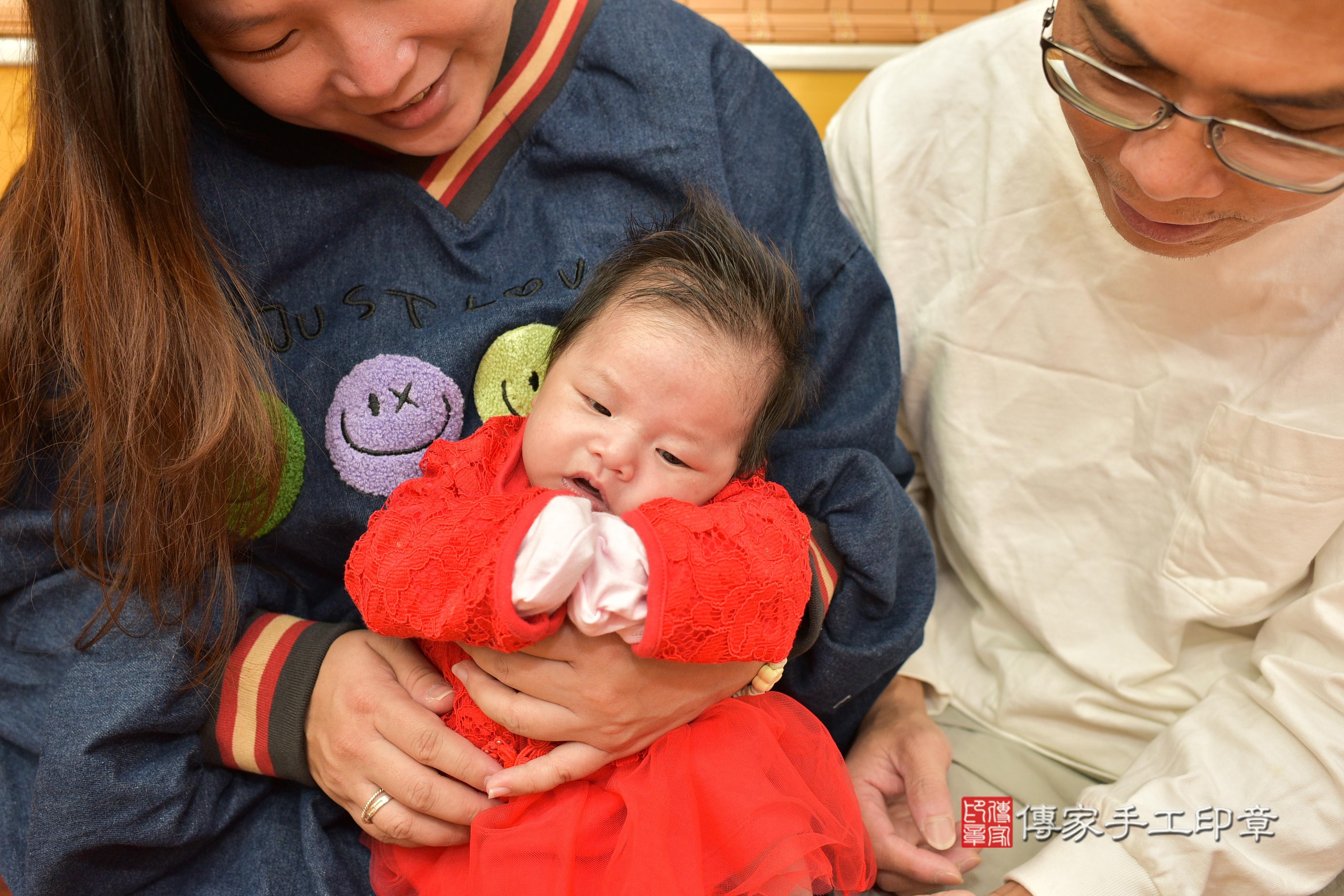 傳家手工印章桃園店、抓周、度脺、中國風會場、傳家嬰兒古禮、吉祥話、抓周道具物品24種、拍照。抓周證書。寶寶抓周、滿周歲、生日快樂、祝福