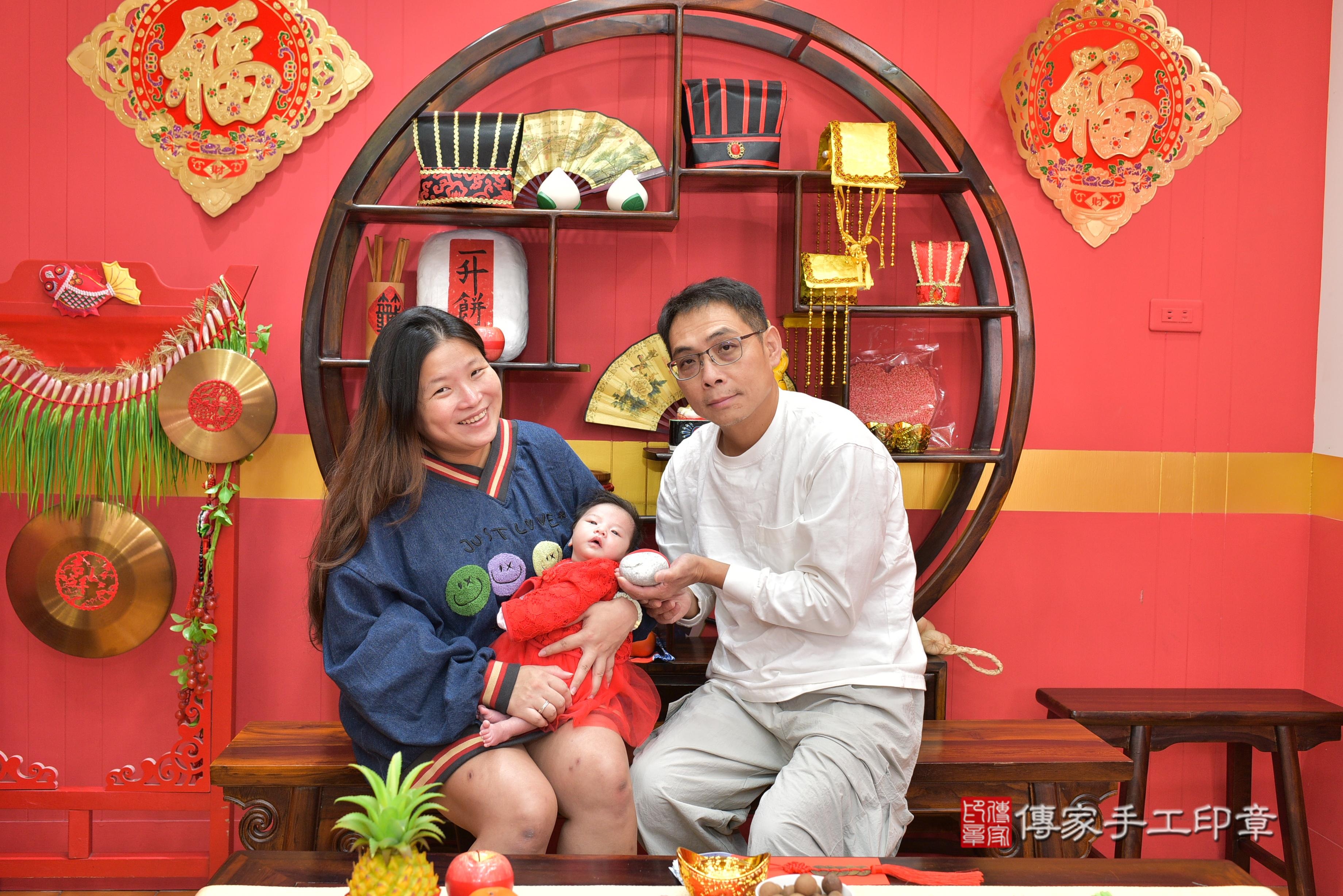 傳家手工印章桃園店、抓周、度脺、中國風會場、傳家嬰兒古禮、吉祥話、抓周道具物品24種、拍照。抓周證書。寶寶抓周、滿周歲、生日快樂、祝福