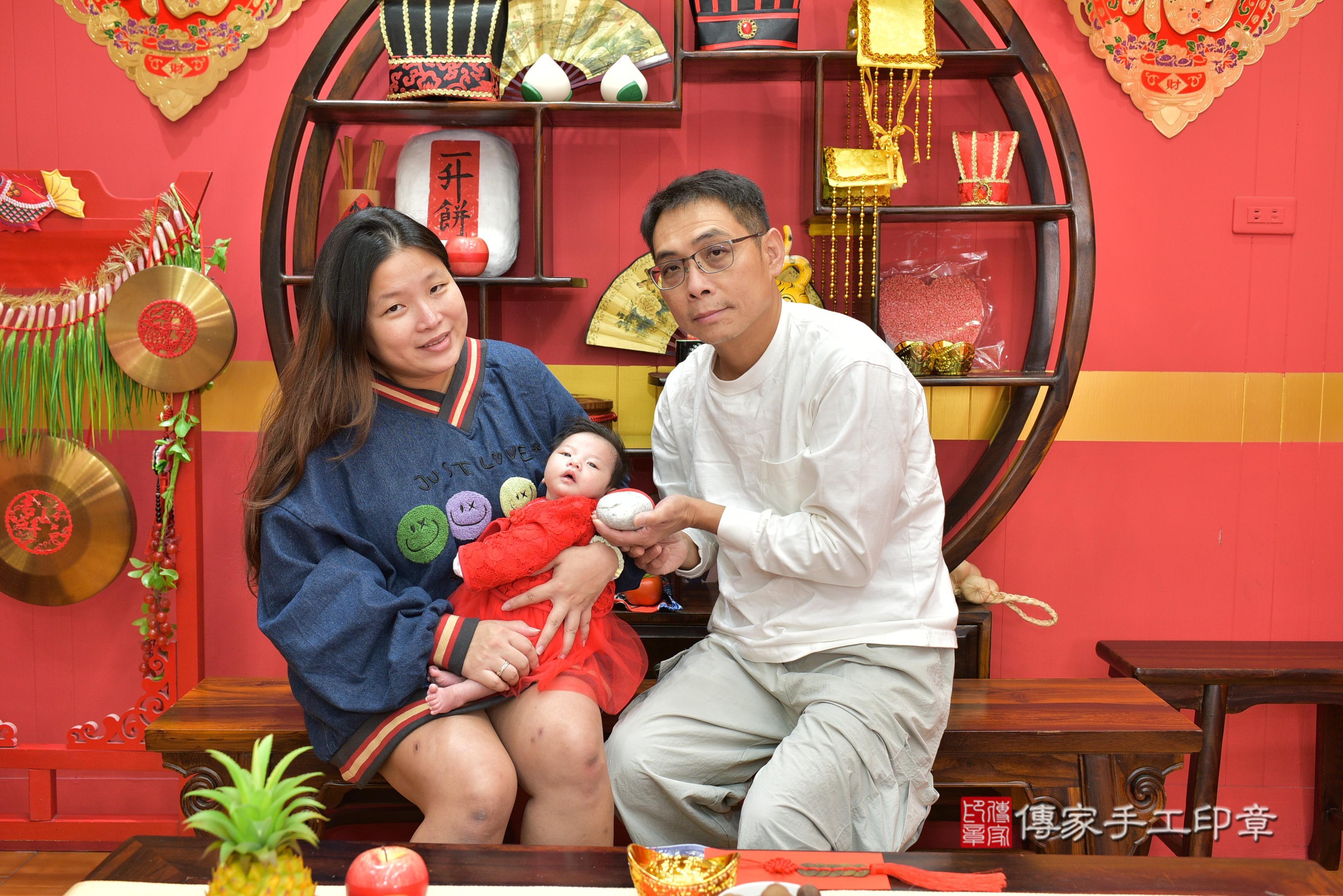 傳家手工印章桃園店、抓周、度脺、中國風會場、傳家嬰兒古禮、吉祥話、抓周道具物品24種、拍照。抓周證書。寶寶抓周、滿周歲、生日快樂、祝福