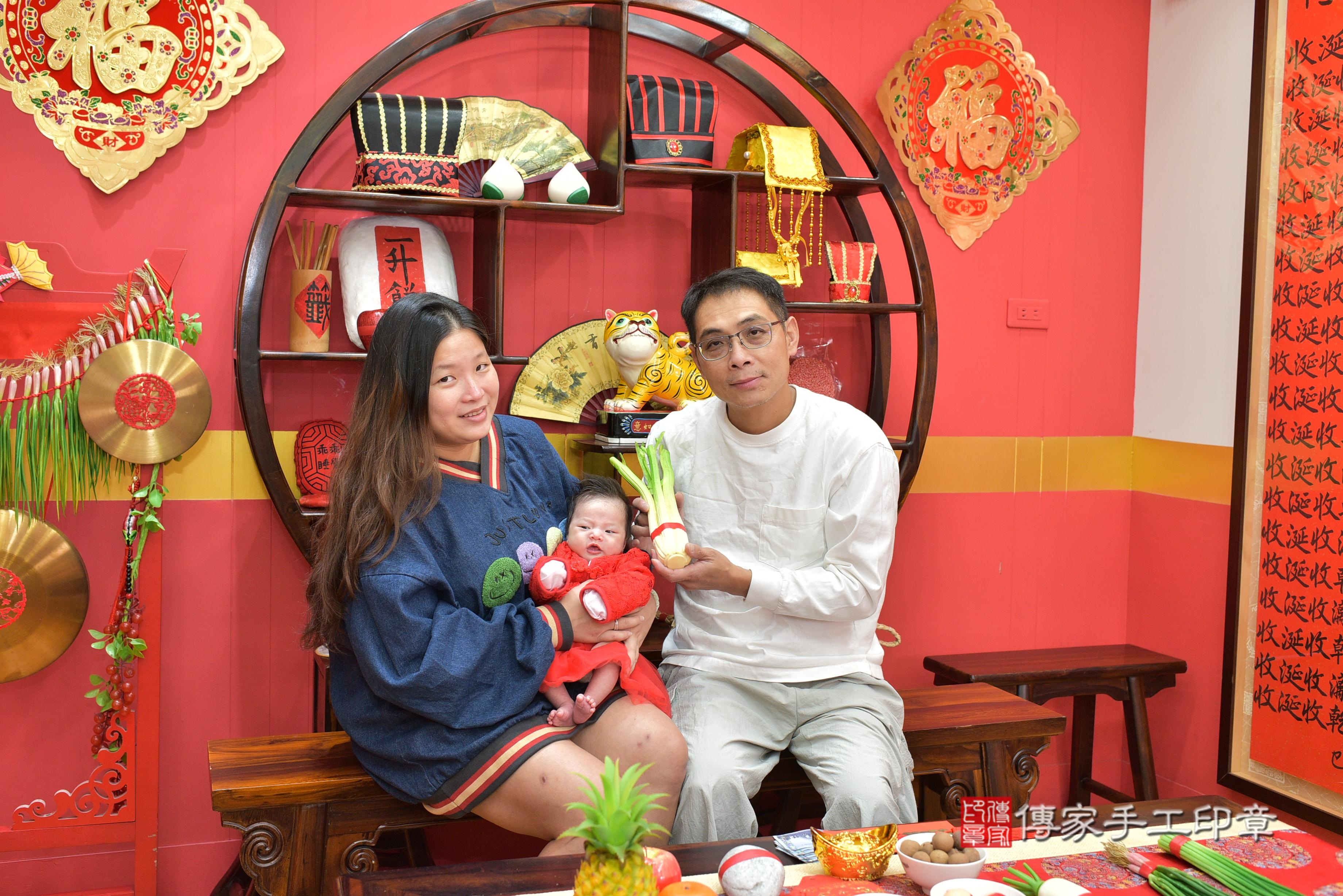 傳家手工印章桃園店、抓周、度脺、中國風會場、傳家嬰兒古禮、吉祥話、抓周道具物品24種、拍照。抓周證書。寶寶抓周、滿周歲、生日快樂、祝福