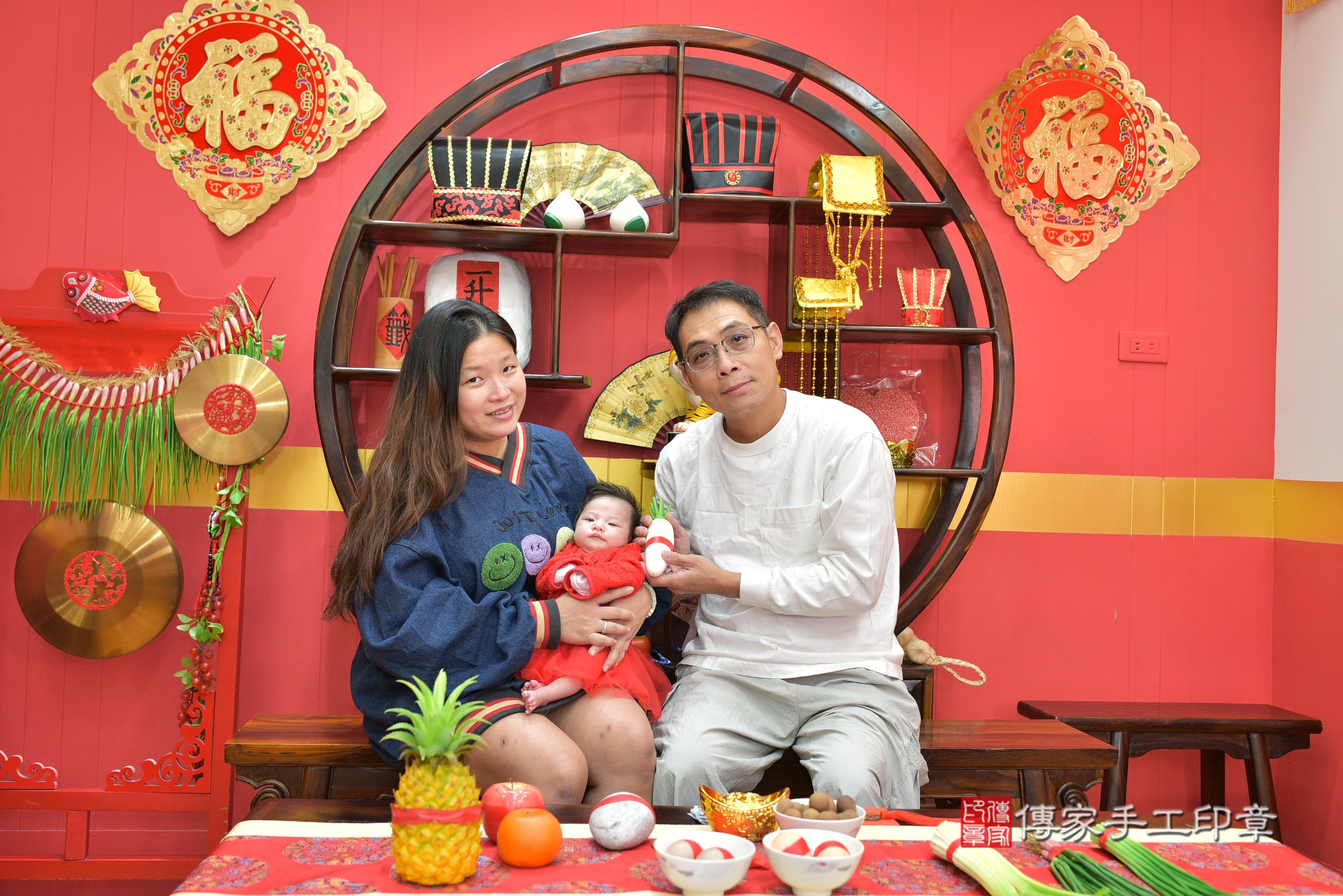 傳家手工印章桃園店、抓周、度脺、中國風會場、傳家嬰兒古禮、吉祥話、抓周道具物品24種、拍照。抓周證書。寶寶抓周、滿周歲、生日快樂、祝福