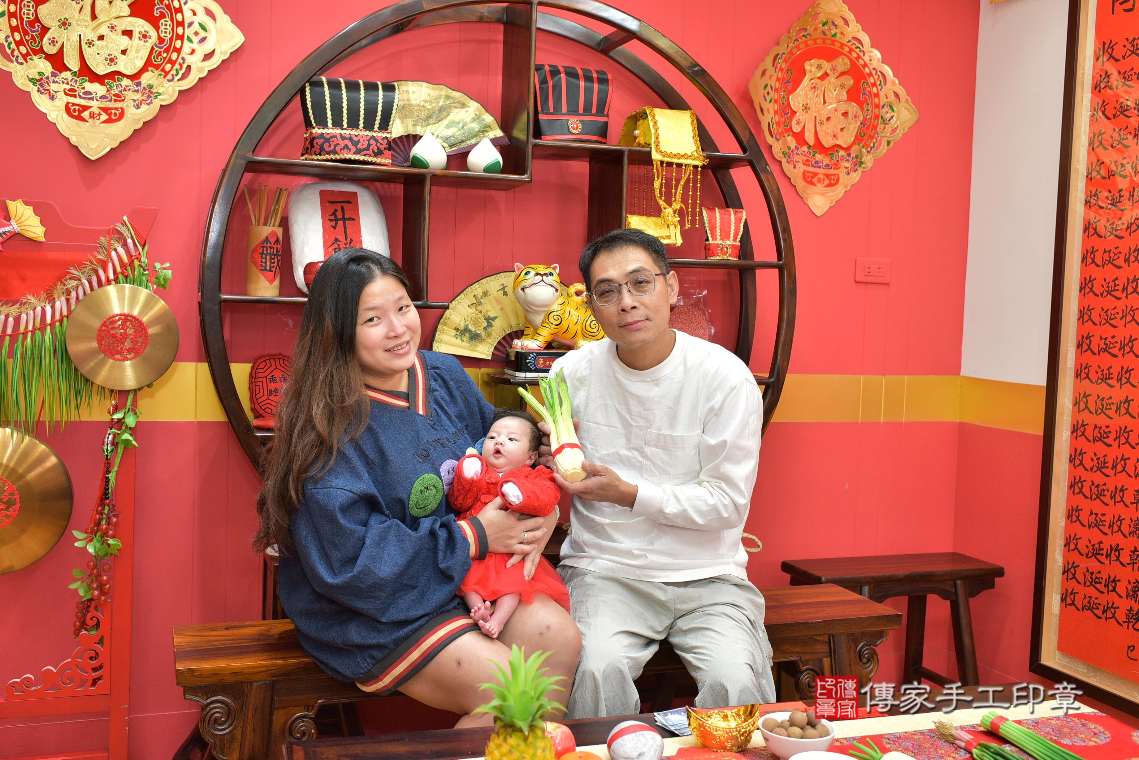 傳家手工印章桃園店、抓周、度脺、中國風會場、傳家嬰兒古禮、吉祥話、抓周道具物品24種、拍照。抓周證書。寶寶抓周、滿周歲、生日快樂、祝福