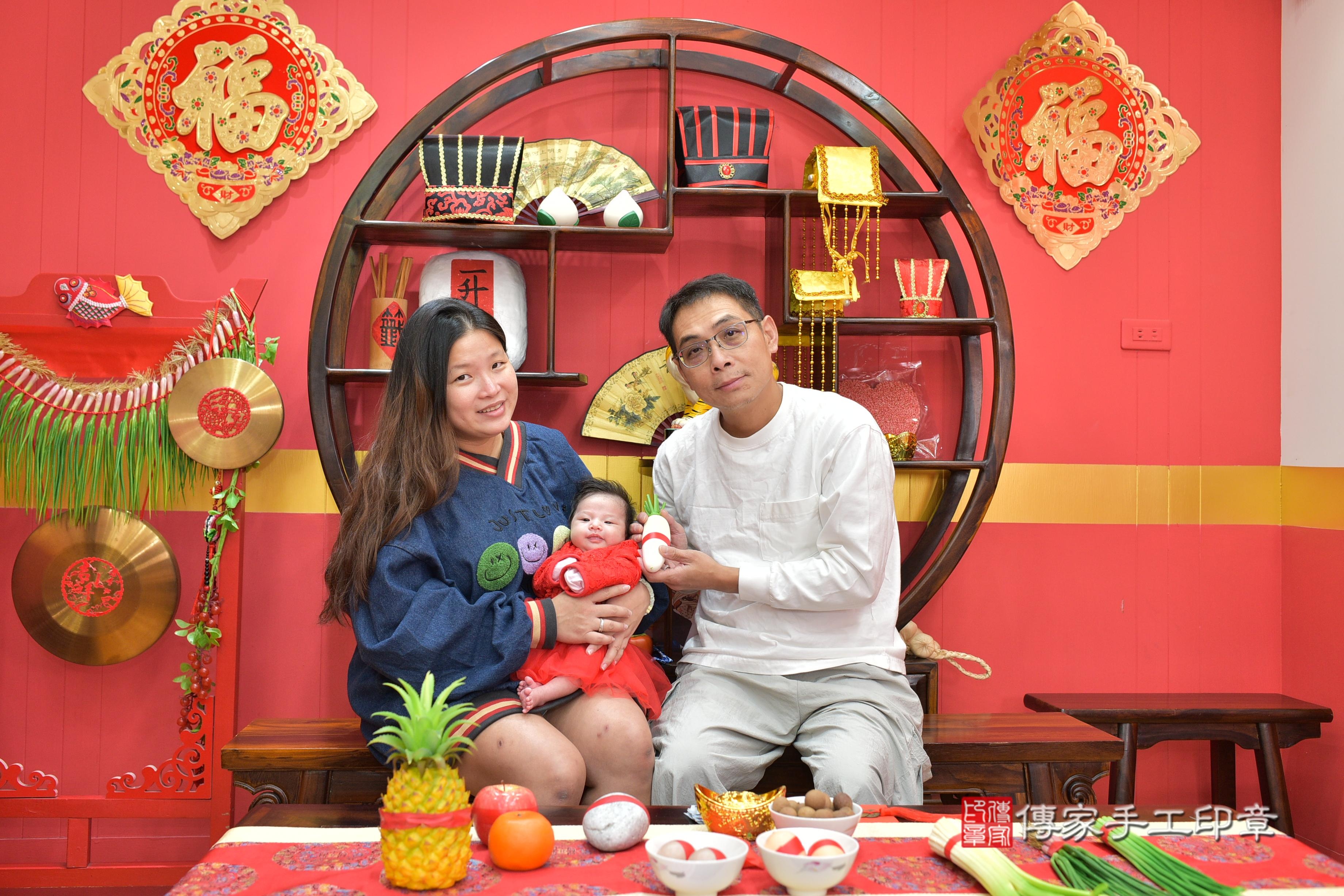 傳家手工印章桃園店、抓周、度脺、中國風會場、傳家嬰兒古禮、吉祥話、抓周道具物品24種、拍照。抓周證書。寶寶抓周、滿周歲、生日快樂、祝福