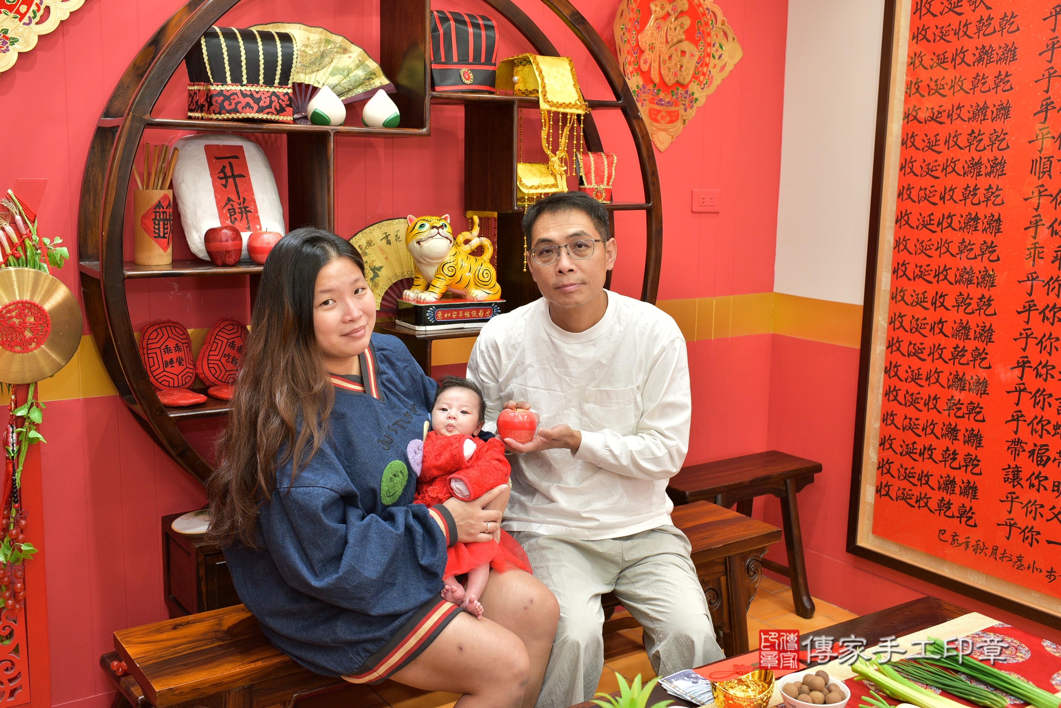 傳家手工印章桃園店、抓周、度脺、中國風會場、傳家嬰兒古禮、吉祥話、抓周道具物品24種、拍照。抓周證書。寶寶抓周、滿周歲、生日快樂、祝福