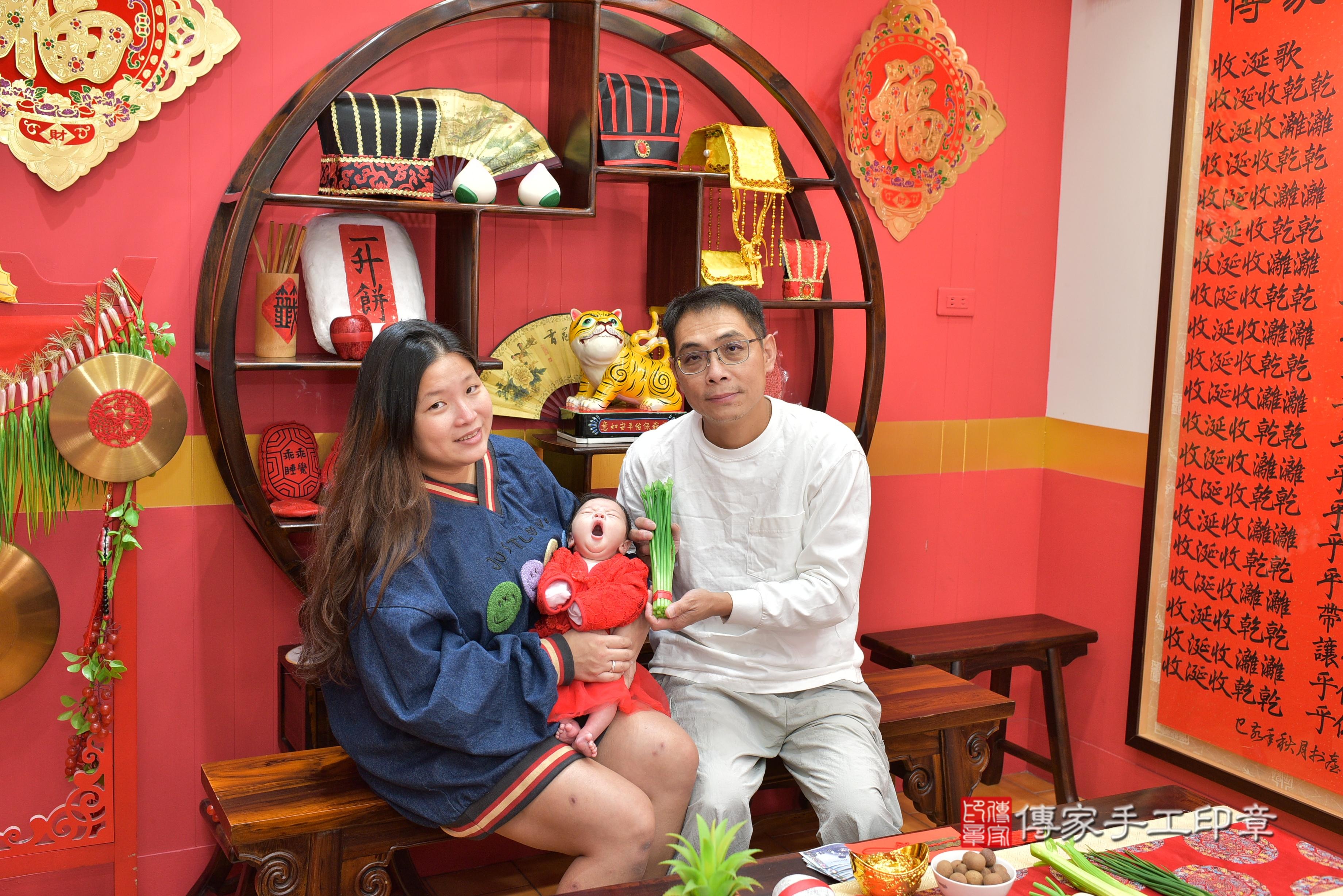 傳家手工印章桃園店、抓周、度脺、中國風會場、傳家嬰兒古禮、吉祥話、抓周道具物品24種、拍照。抓周證書。寶寶抓周、滿周歲、生日快樂、祝福