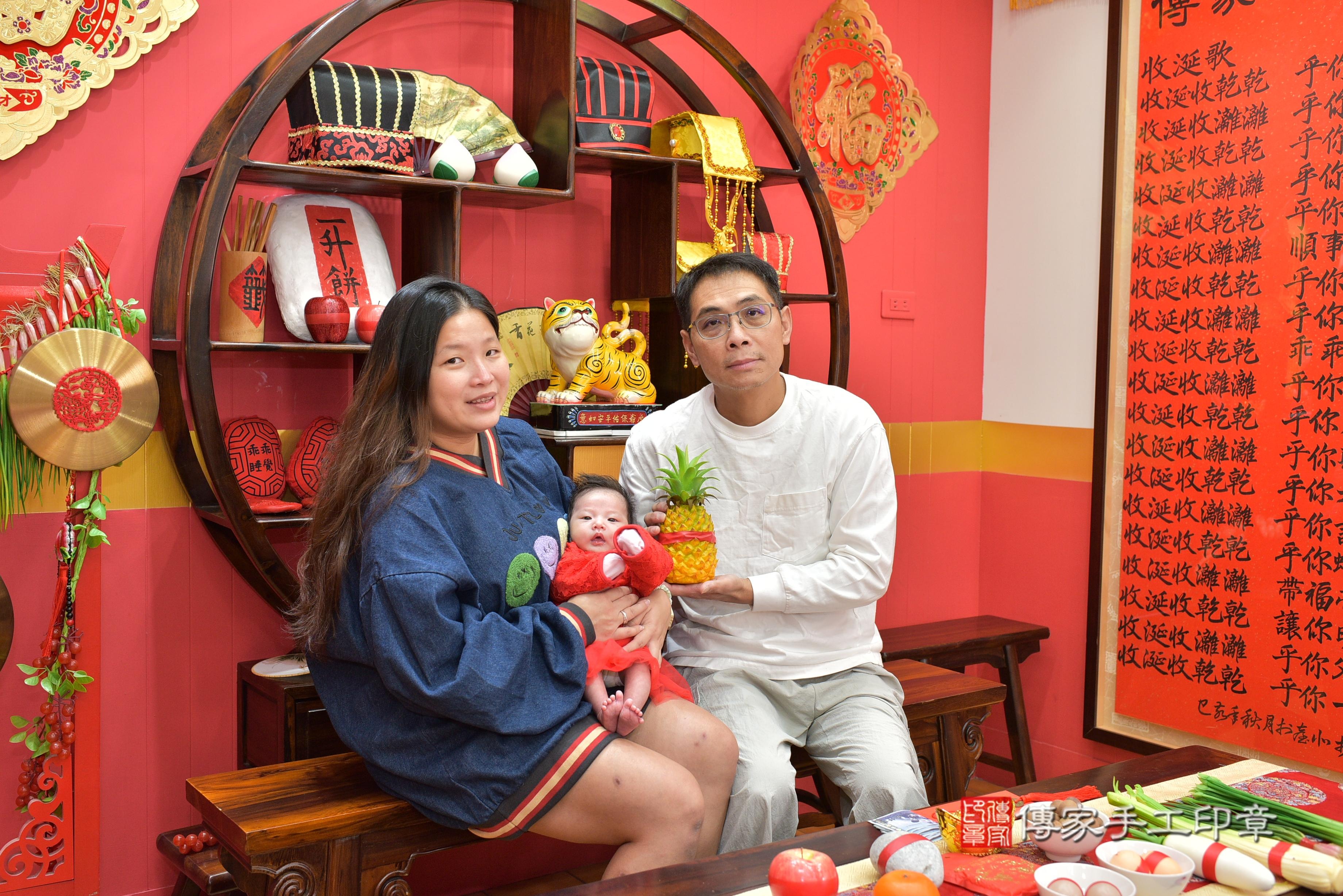 傳家手工印章桃園店、抓周、度脺、中國風會場、傳家嬰兒古禮、吉祥話、抓周道具物品24種、拍照。抓周證書。寶寶抓周、滿周歲、生日快樂、祝福