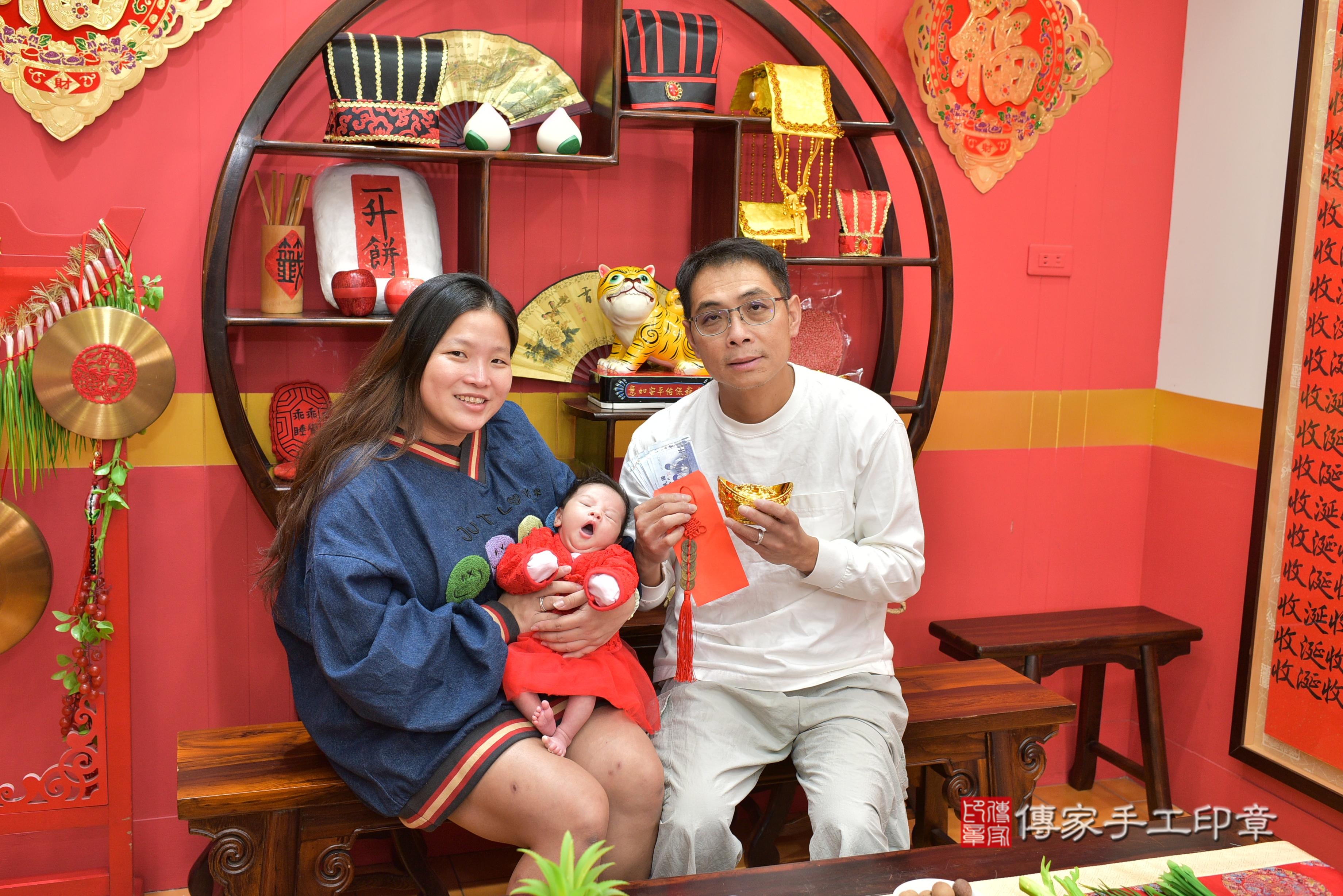 傳家手工印章桃園店、抓周、度脺、中國風會場、傳家嬰兒古禮、吉祥話、抓周道具物品24種、拍照。抓周證書。寶寶抓周、滿周歲、生日快樂、祝福